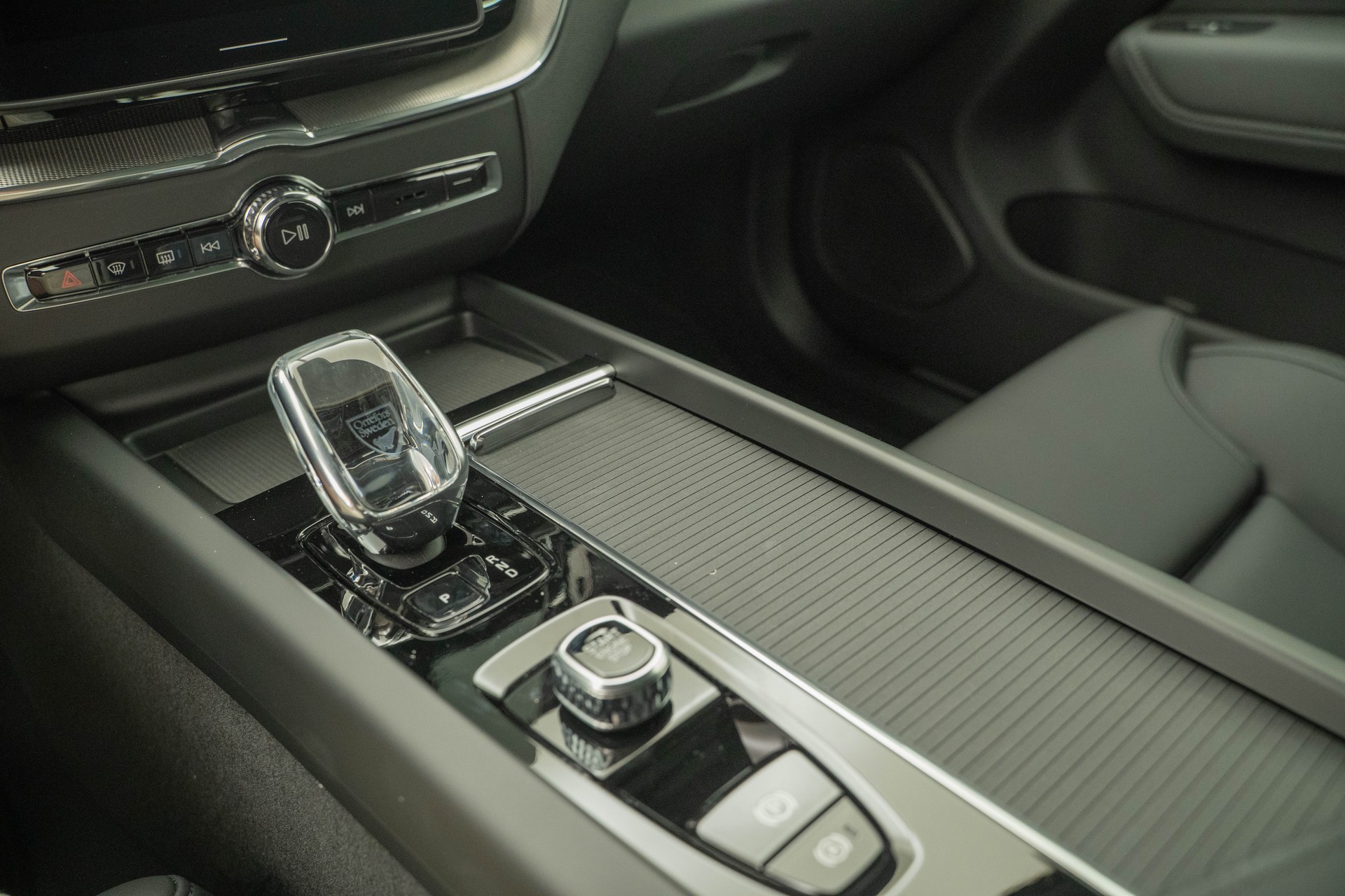 VOLVO XC60 2.0 B5 MH Ultra Bright AWD-image-12