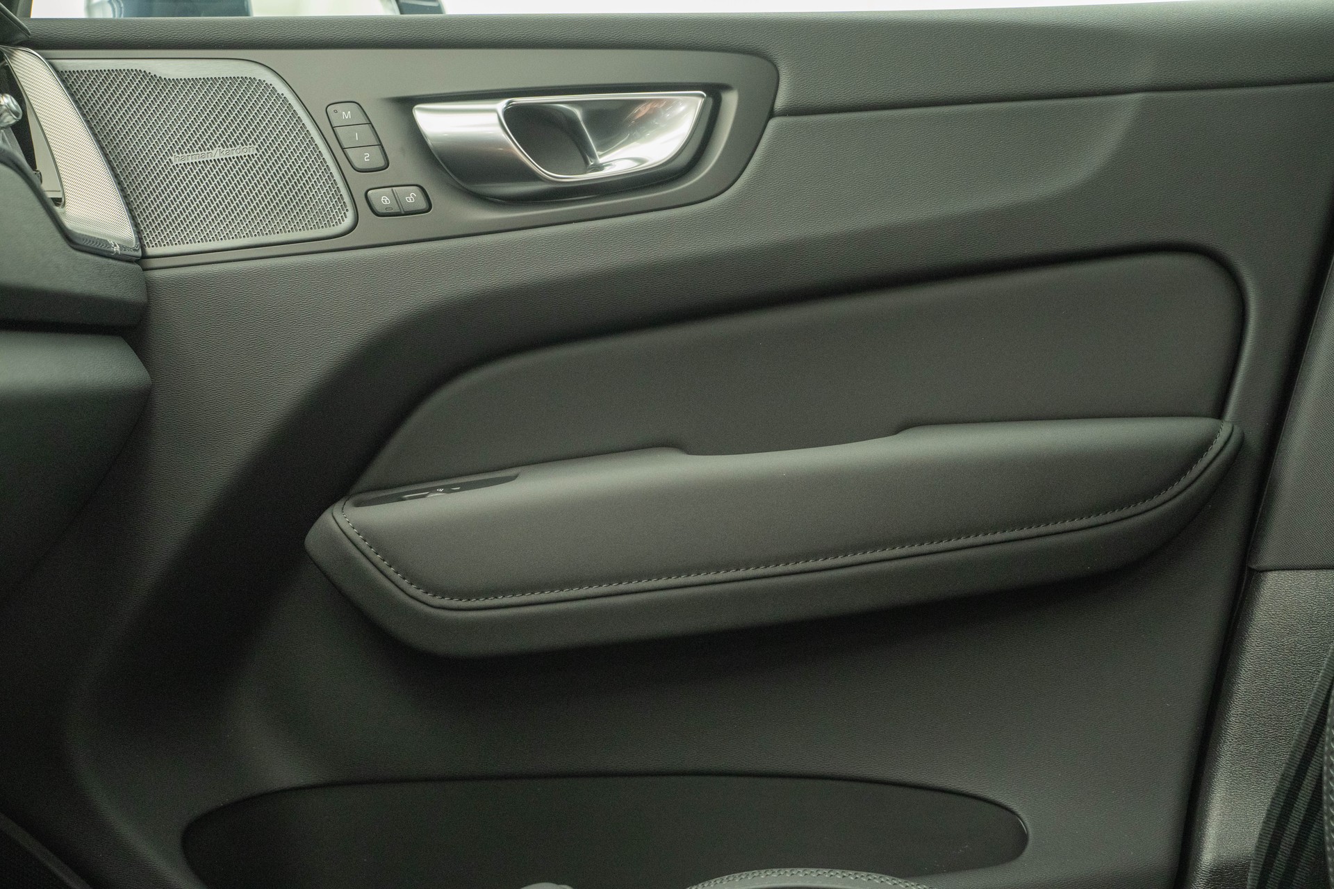 VOLVO XC60 2.0 B5 MH Ultra Bright AWD-image-13