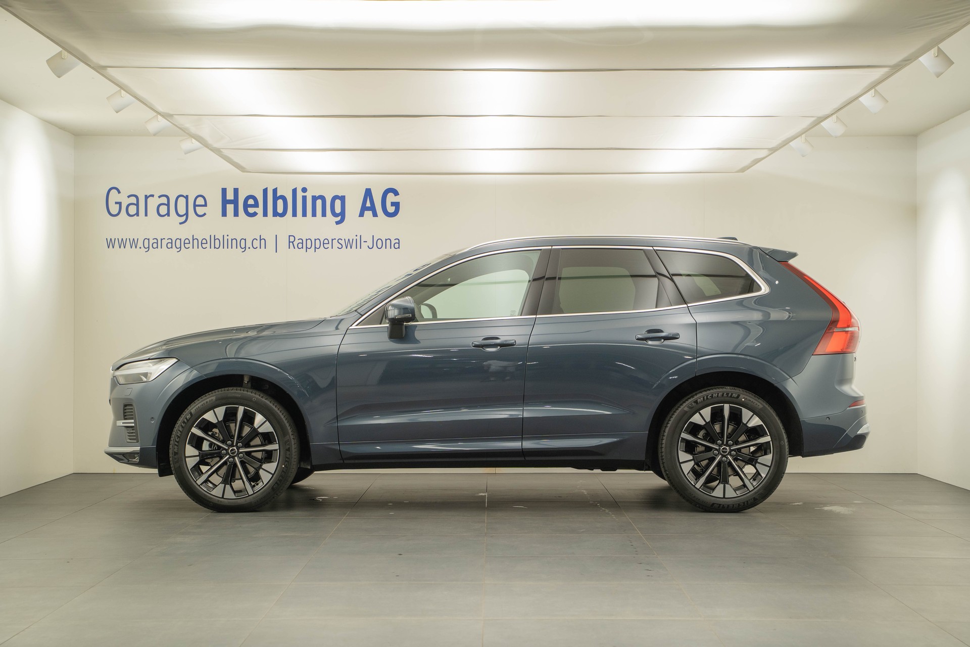 VOLVO XC60 2.0 B5 MH Ultra Bright AWD-showroom-element-2