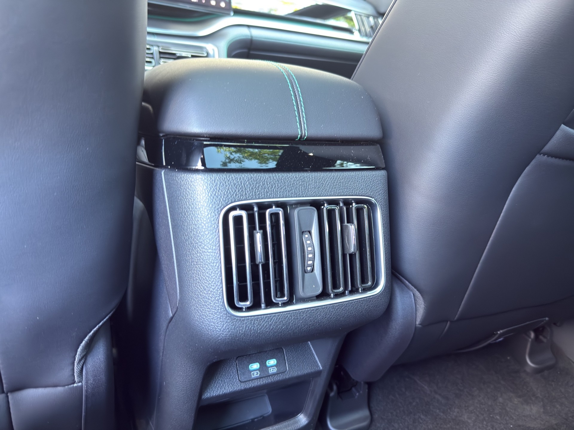 BYD Seal U DM-i Design AWD-image-14