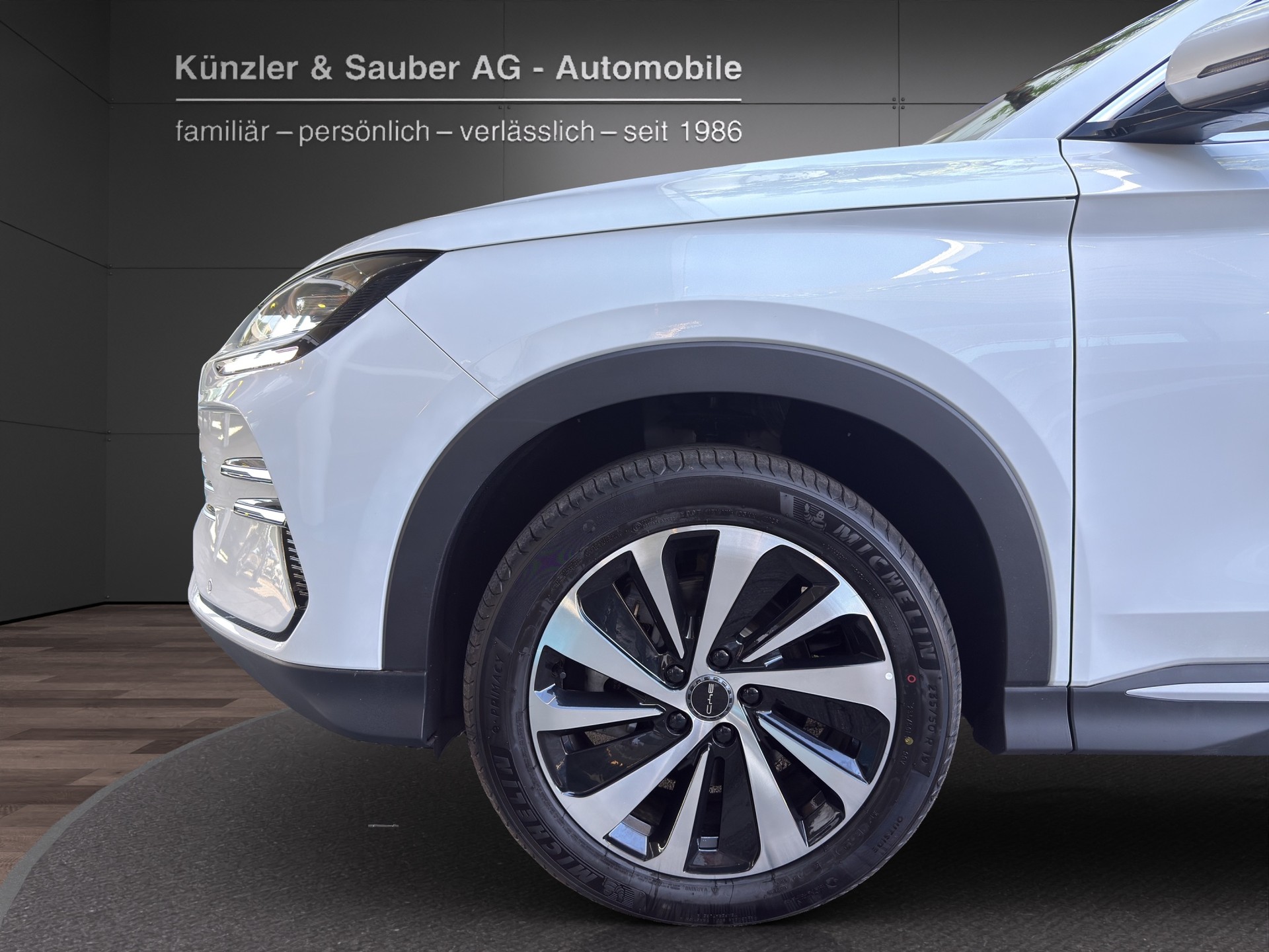 BYD Seal U DM-i Design AWD-showroom-element-2