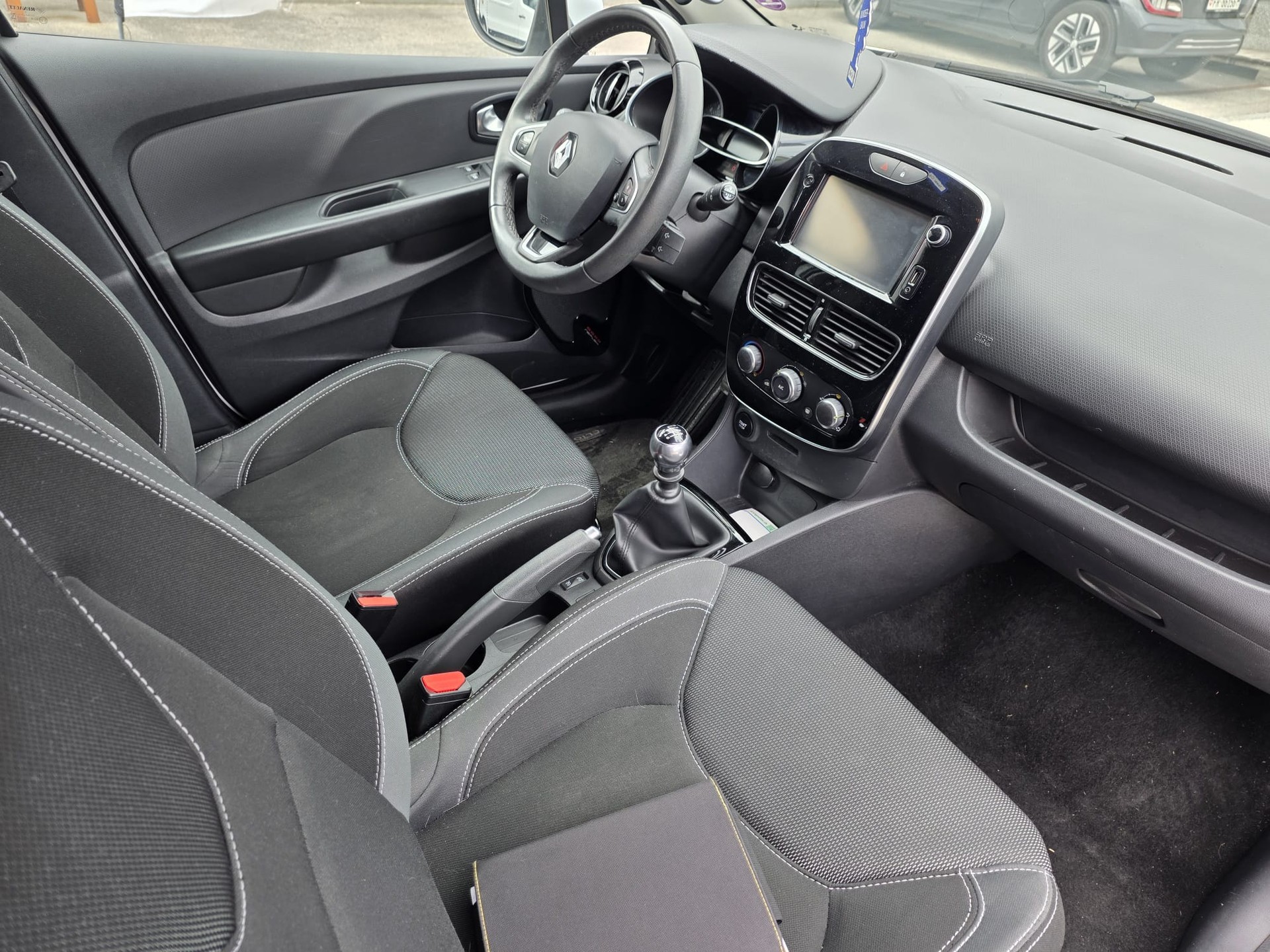 RENAULT Clio Grandtour 1.2 16V T Zen-image-4