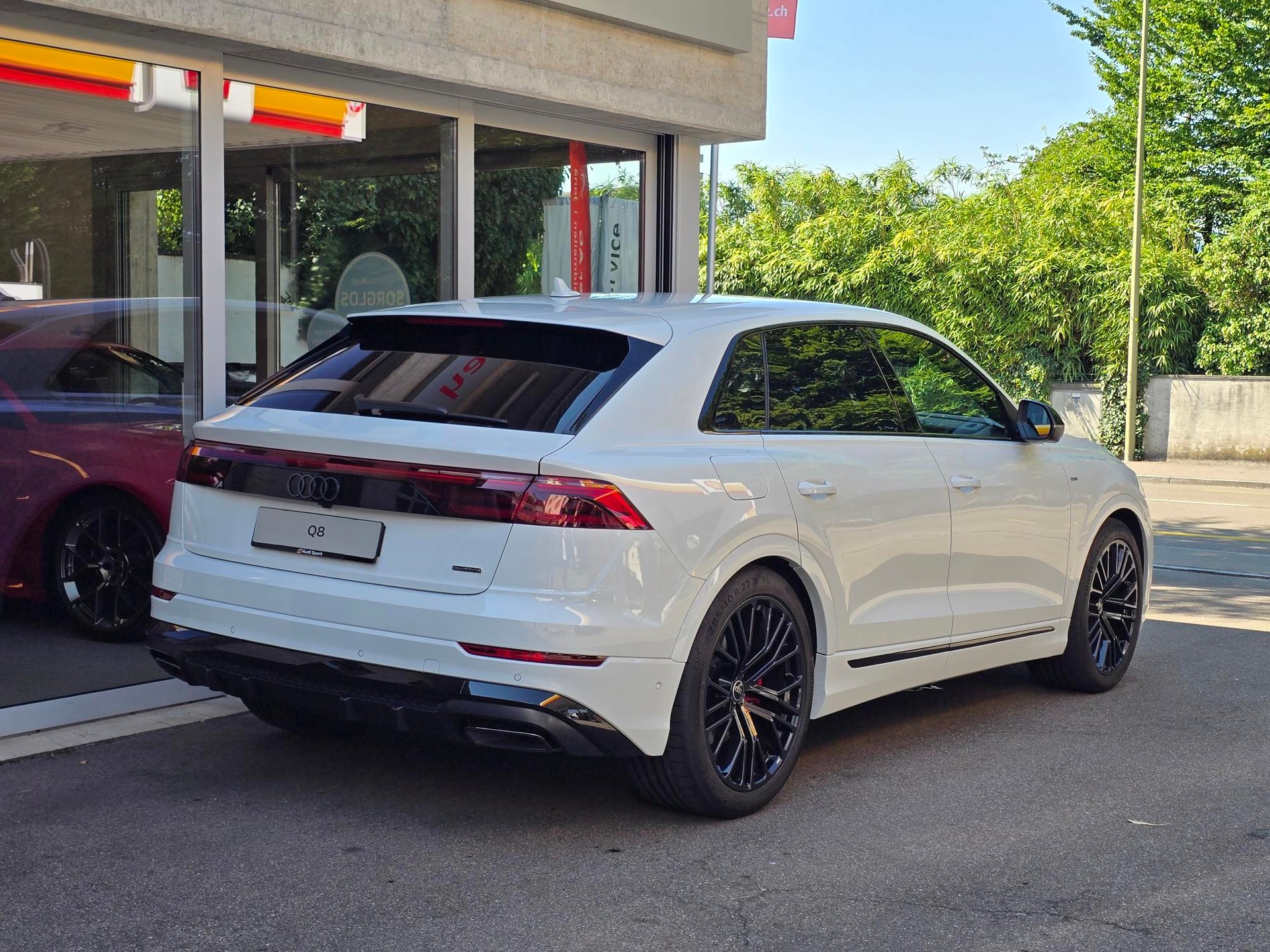 AUDI Q8 TFSI quattro 250 kW tiptronic-showroom-element-2