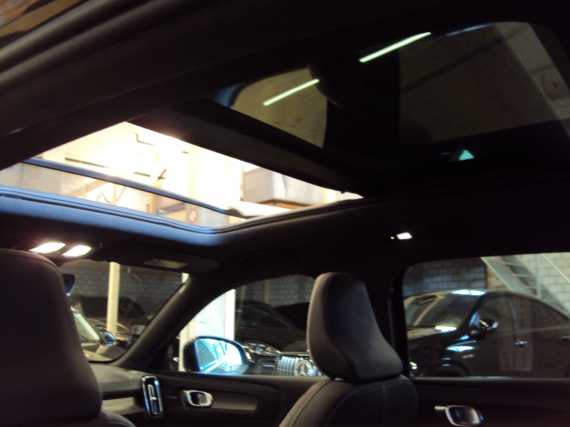 VOLVO XC40 B4 Benzin Mild Hybrid AWD Ultim. Dark DCT-image-10