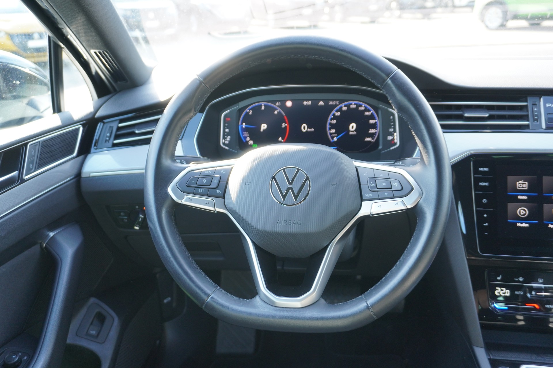 VW Passat 2.0 TDI BMT Business DSG-image-17