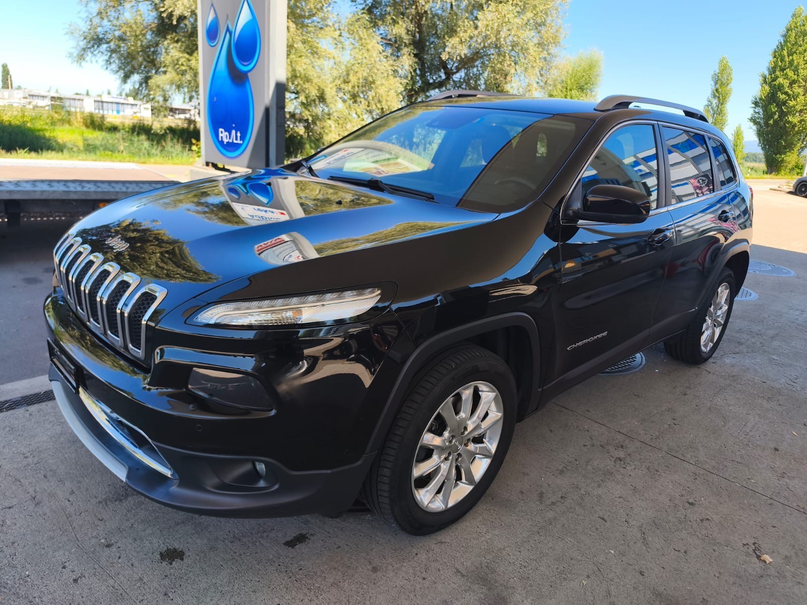 JEEP Cherokee 2.2TD Limited AWD 9ATX-showroom-element-1