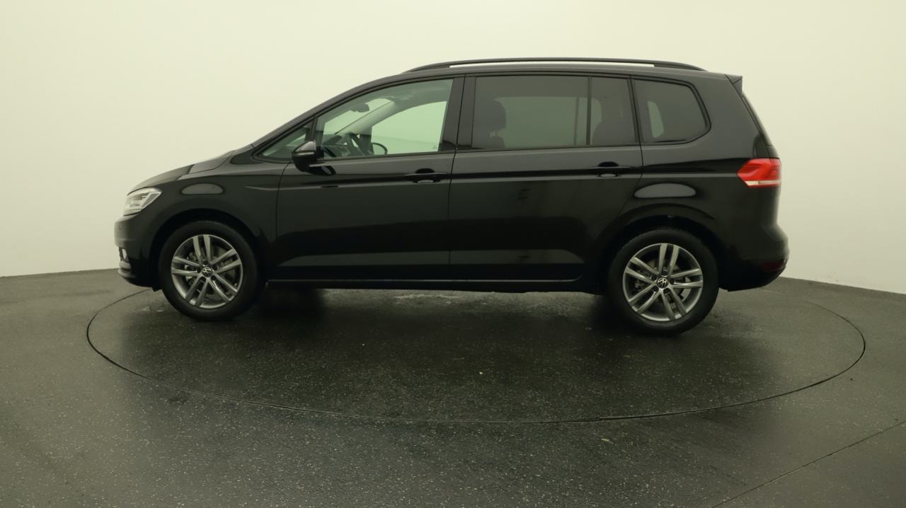 VW Touran 1.5 TSI EVO Limited-showroom-element-1