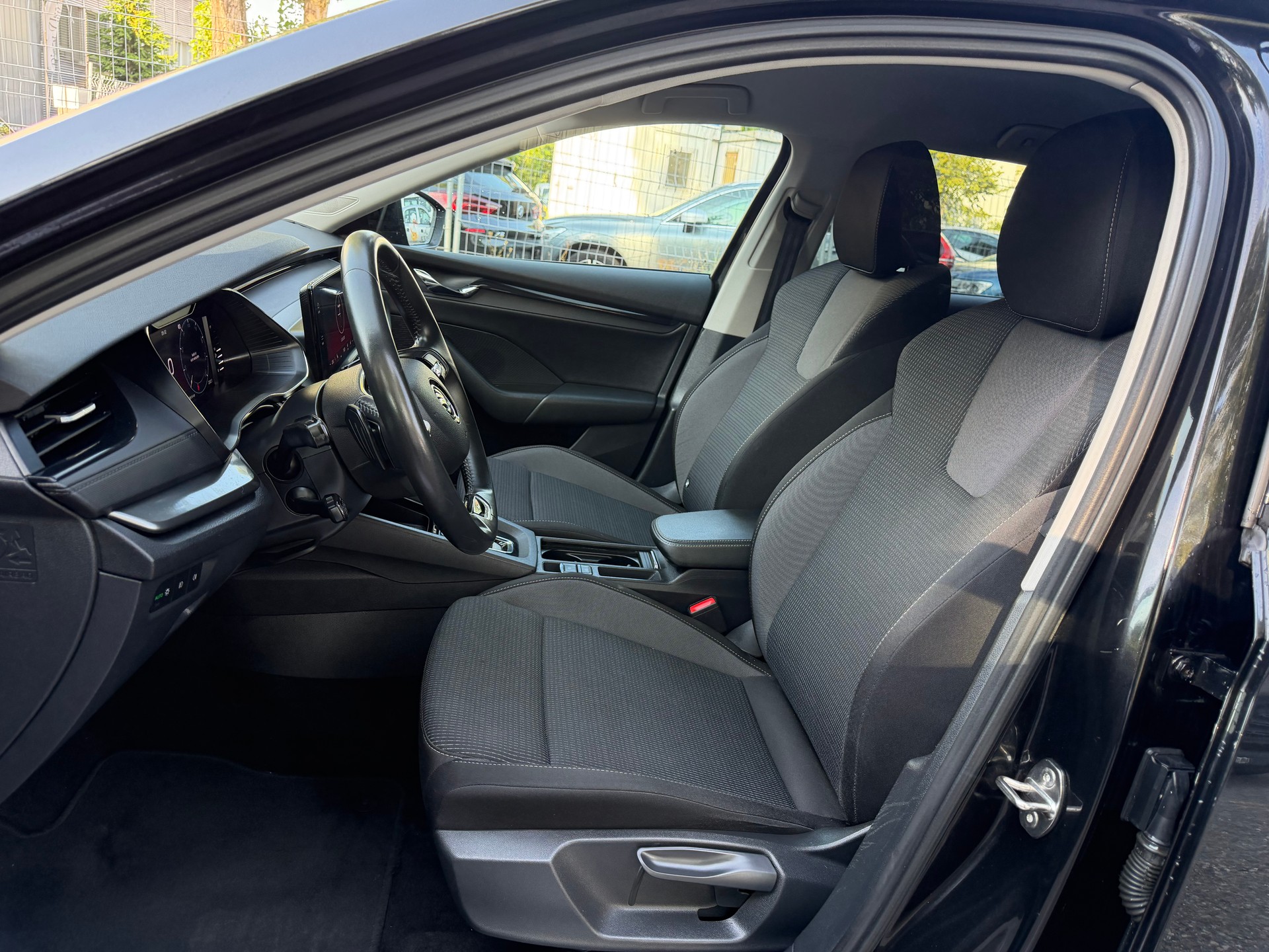 SKODA Octavia Combi 2.0 TDI DSG Ambition 4x4 * Gr. Navi * LED * PDC V&H ** Tempomat * Frisch Ab MFK-image-6