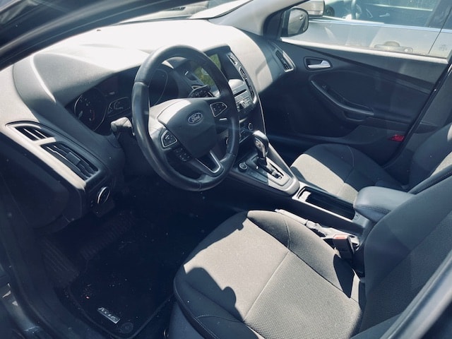FORD Focus 1.0 SCTi Black Edition Automatic-image-9