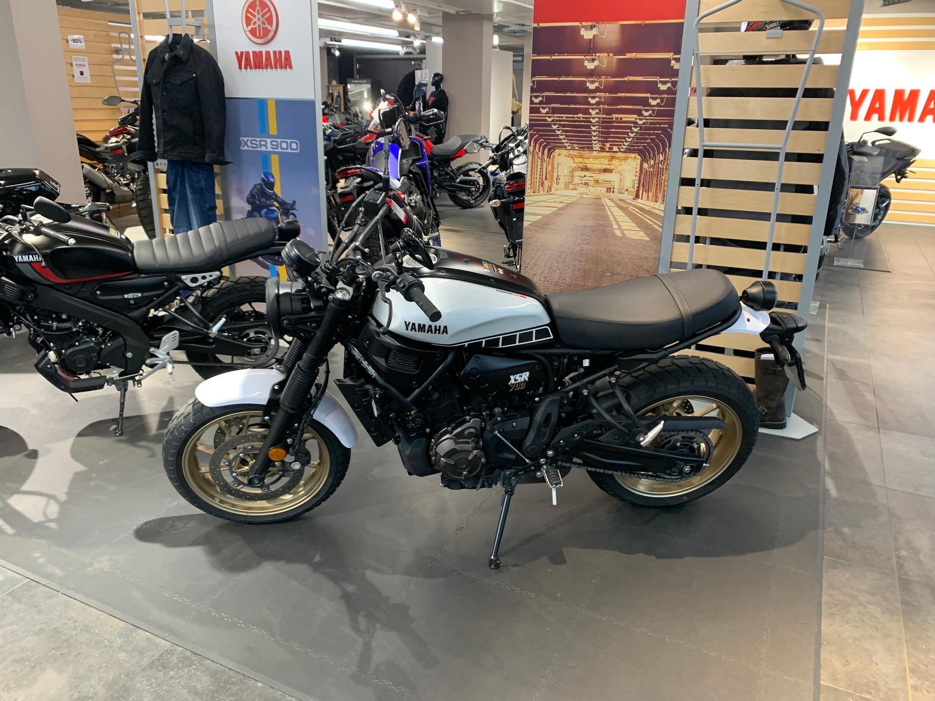 YAMAHA XSR 700 Legacy-image-0