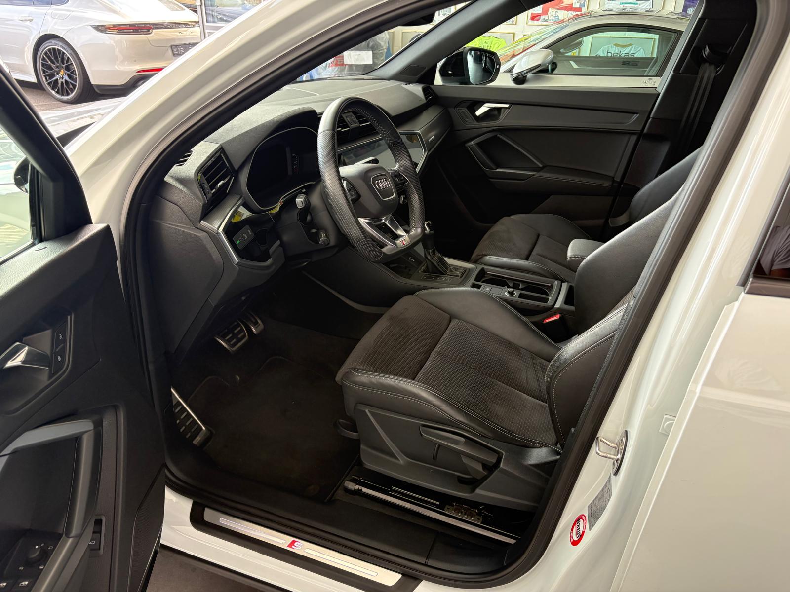 AUDI Q3 2.0 40 TFSI S line quattro S-Tronic-image-9