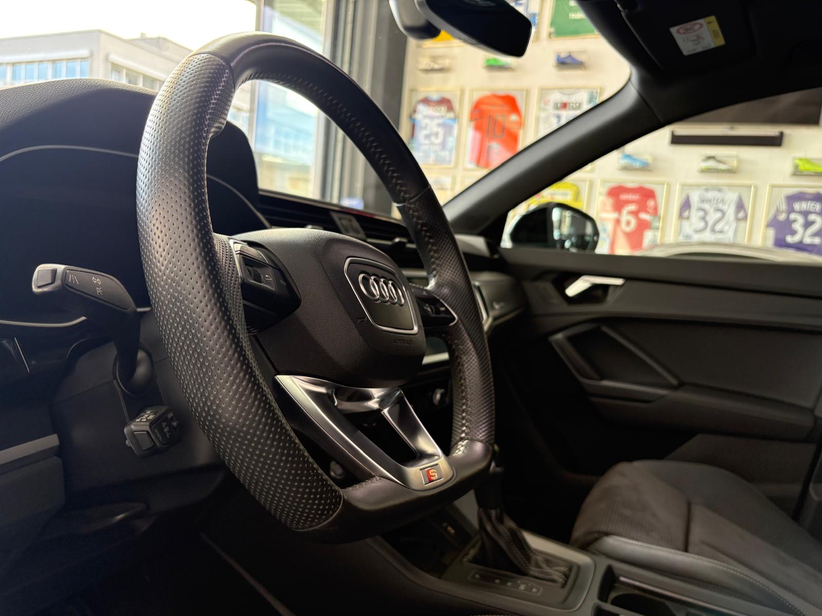 AUDI Q3 2.0 40 TFSI S line quattro S-Tronic-image-16