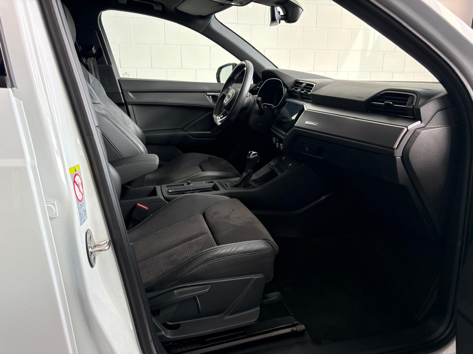 AUDI Q3 2.0 40 TFSI S line quattro S-Tronic-image-10