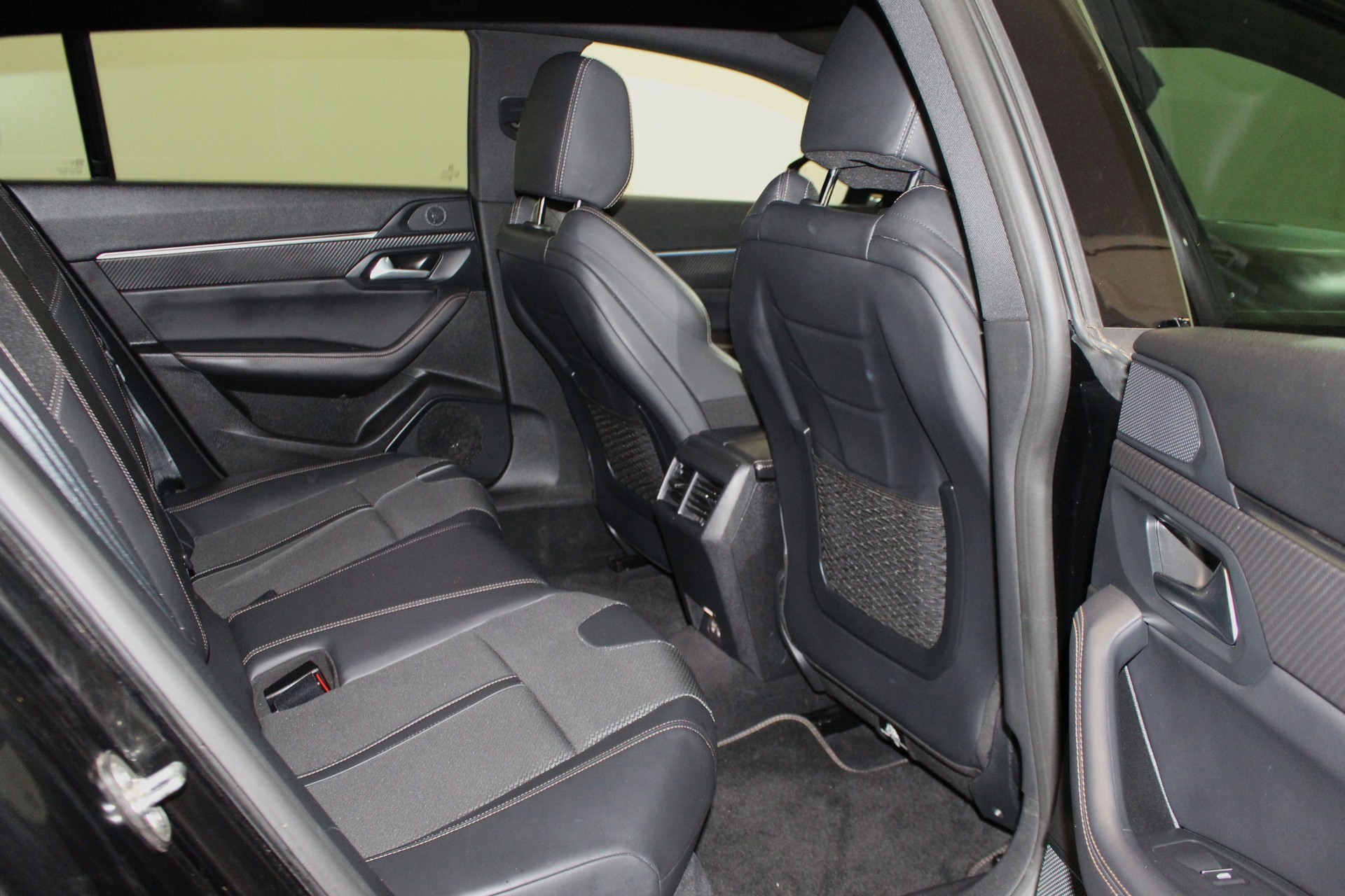 PEUGEOT 508 SW 1.6 PureTech GT Line-image-9