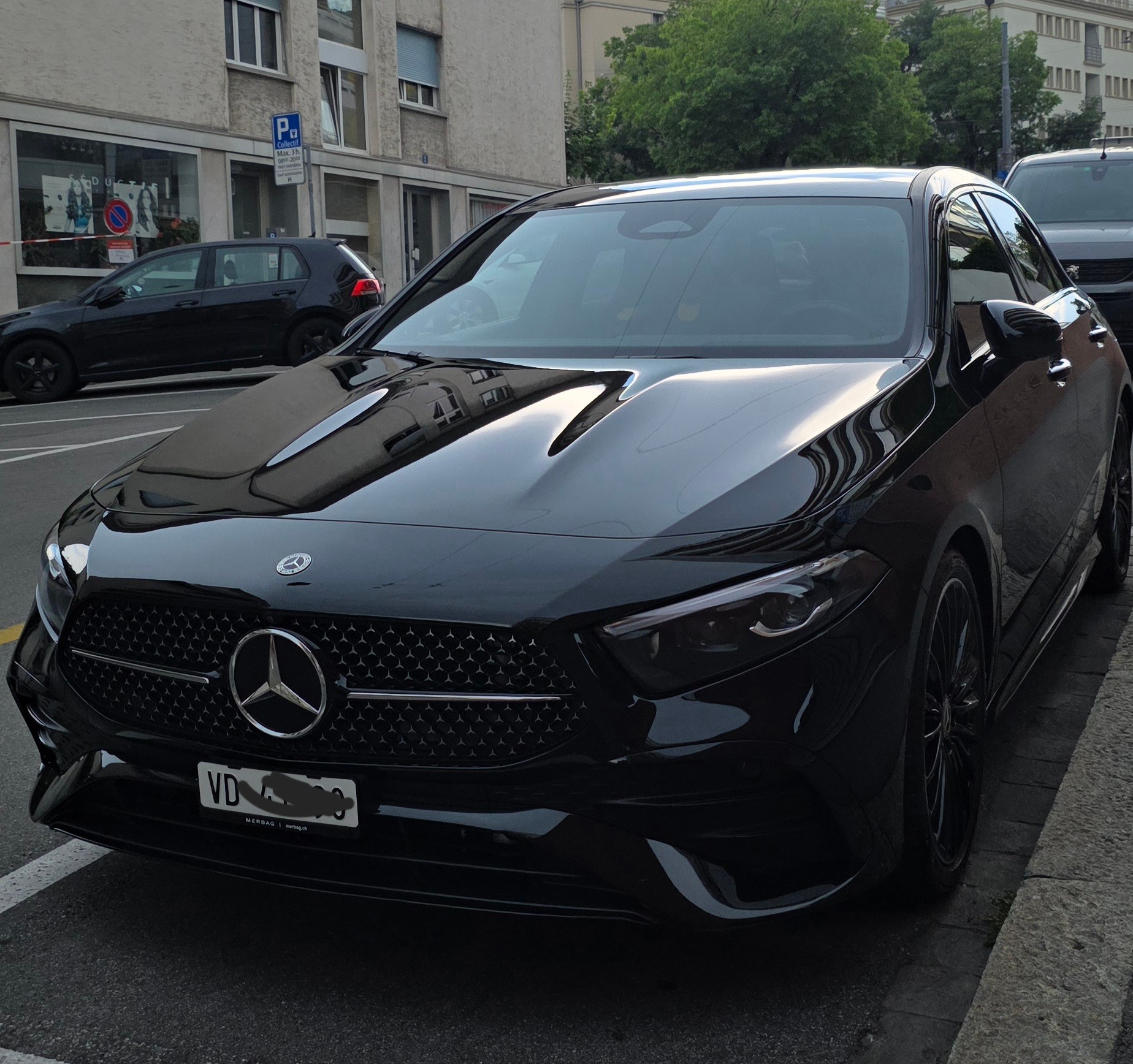 MERCEDES-BENZ A 200 AMG Line-image-1
