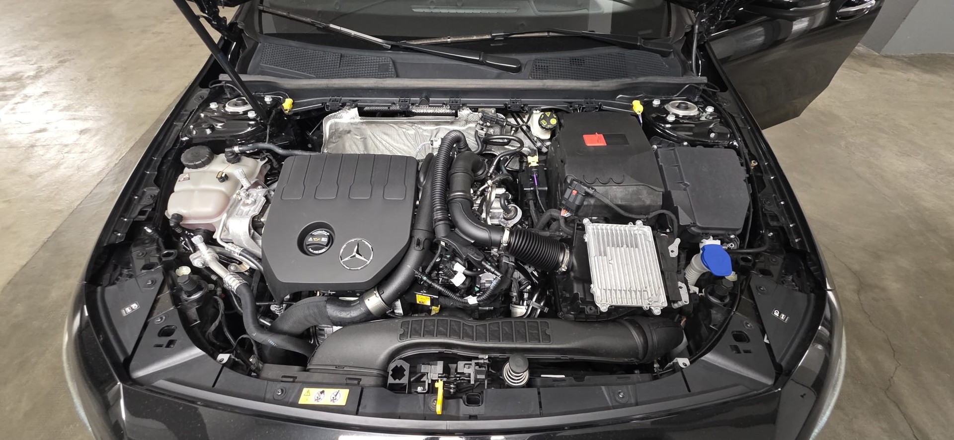 MERCEDES-BENZ A 200 AMG Line-image-5