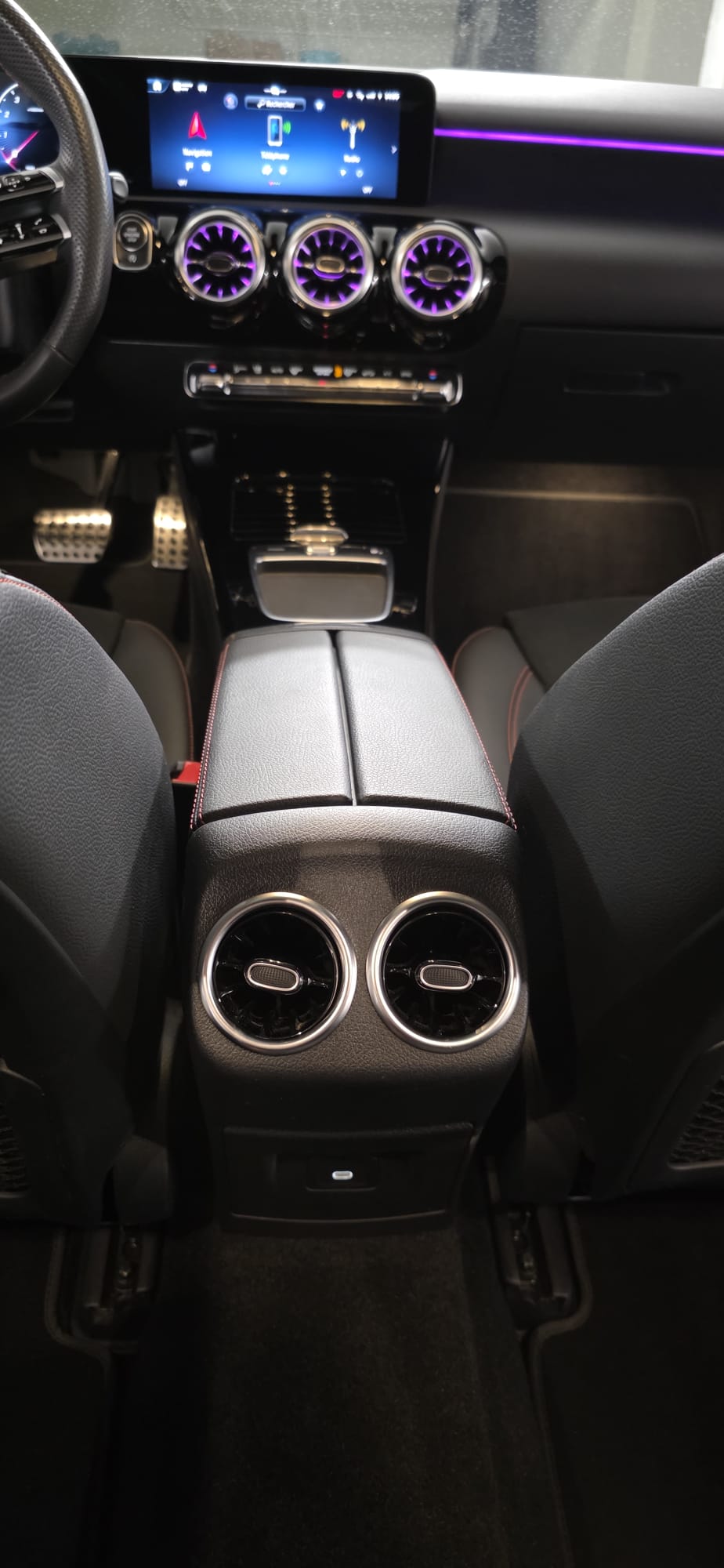 MERCEDES-BENZ A 200 AMG Line-image-11