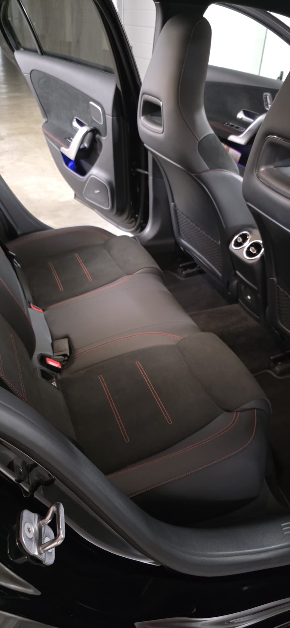 MERCEDES-BENZ A 200 AMG Line-image-13