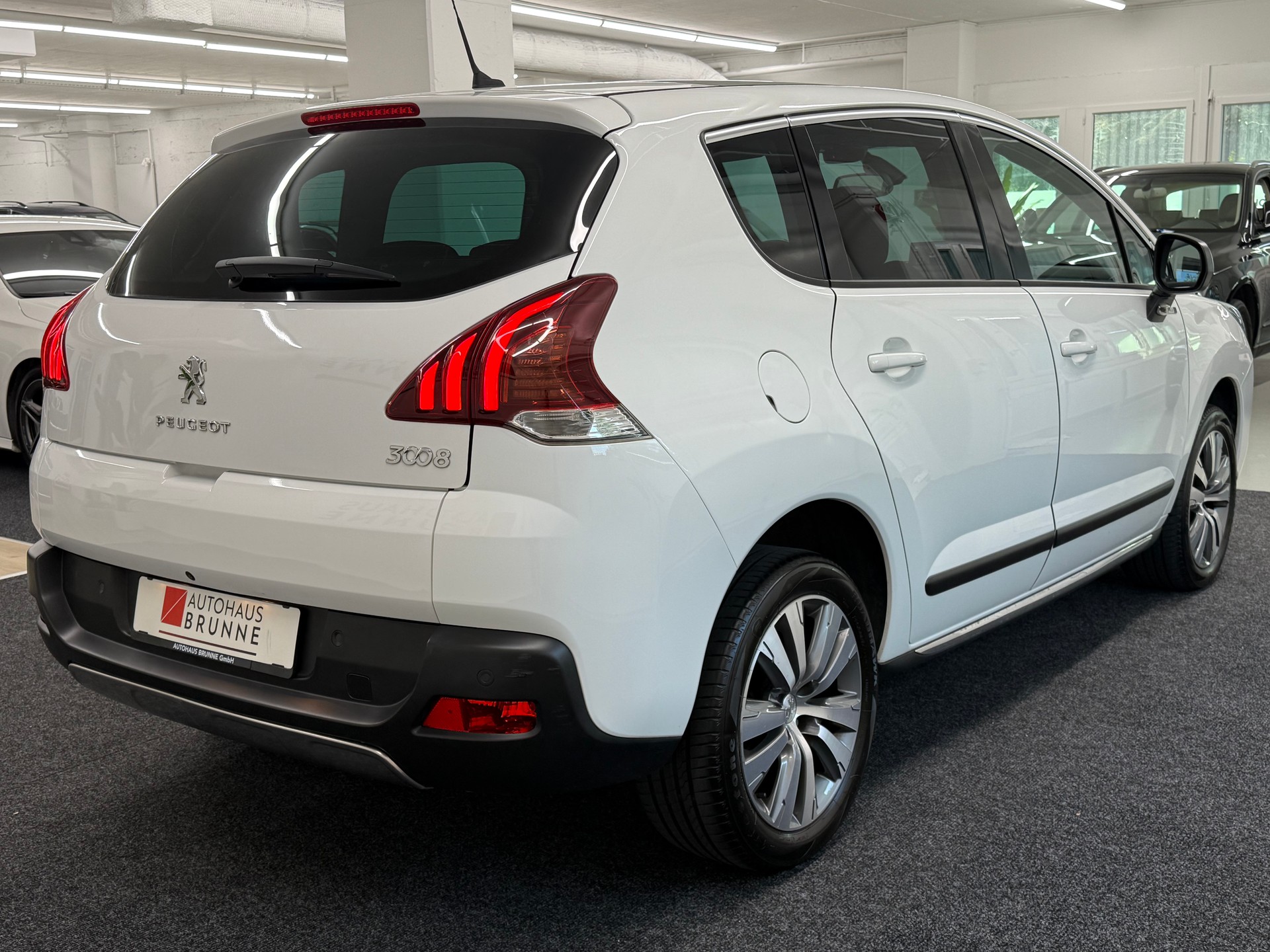 PEUGEOT 3008 1.6 16V T Style Tiptronic-showroom-element-3