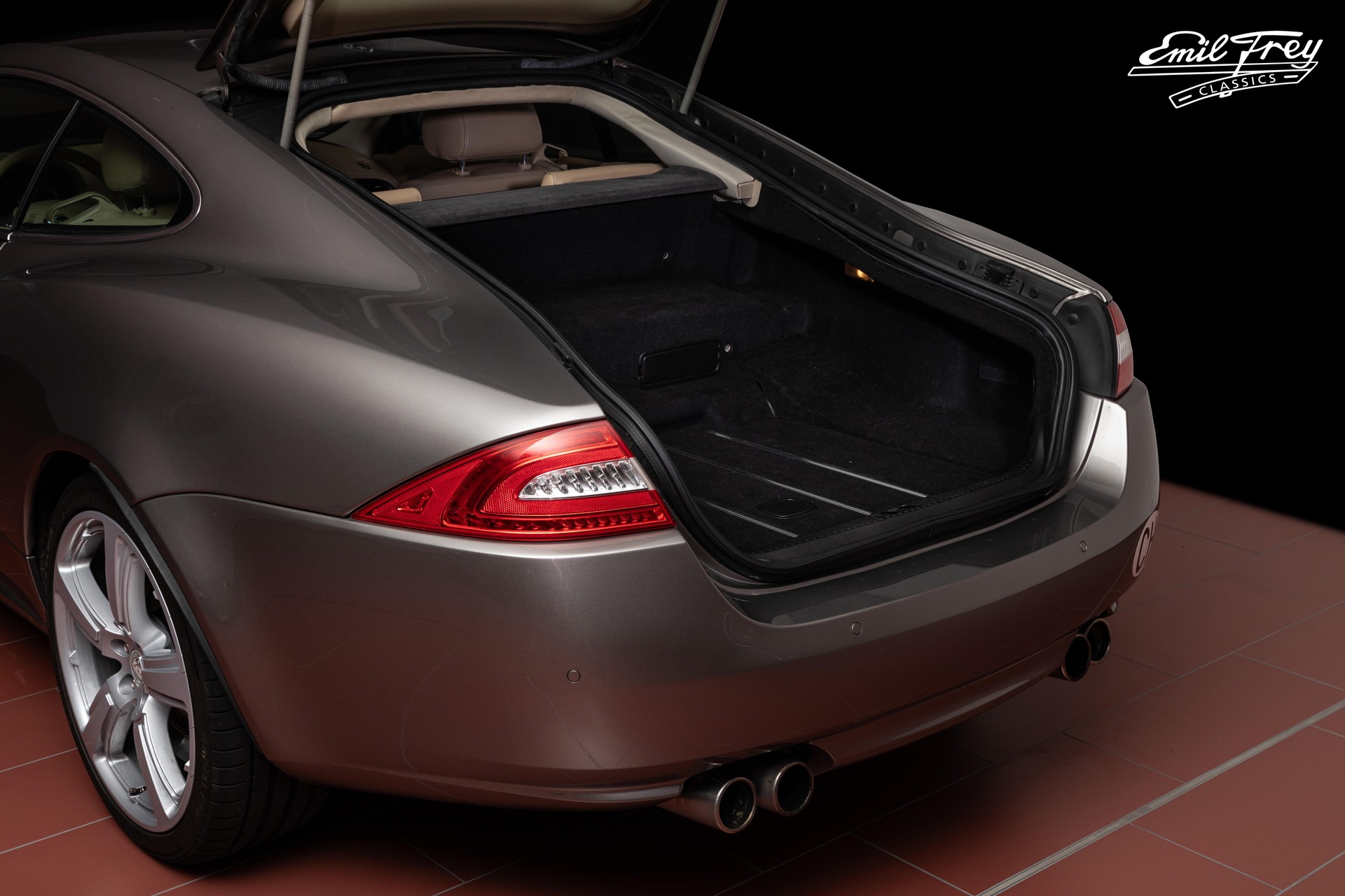 JAGUAR X150 Coupe-image-5