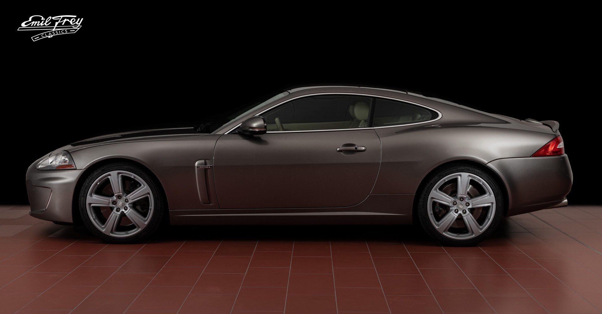 JAGUAR X150 Coupe-showroom-element-1
