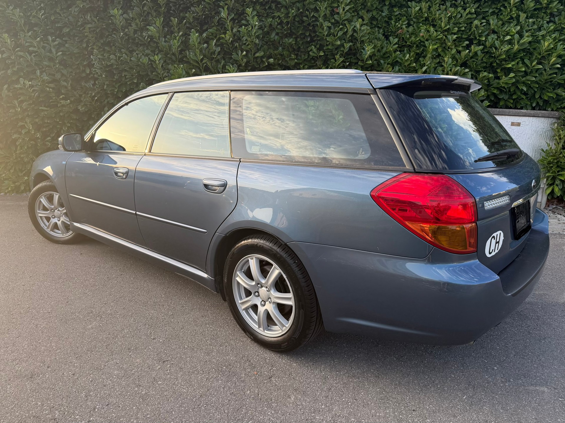 SUBARU Legacy 2.0i AWD Swiss-image-2
