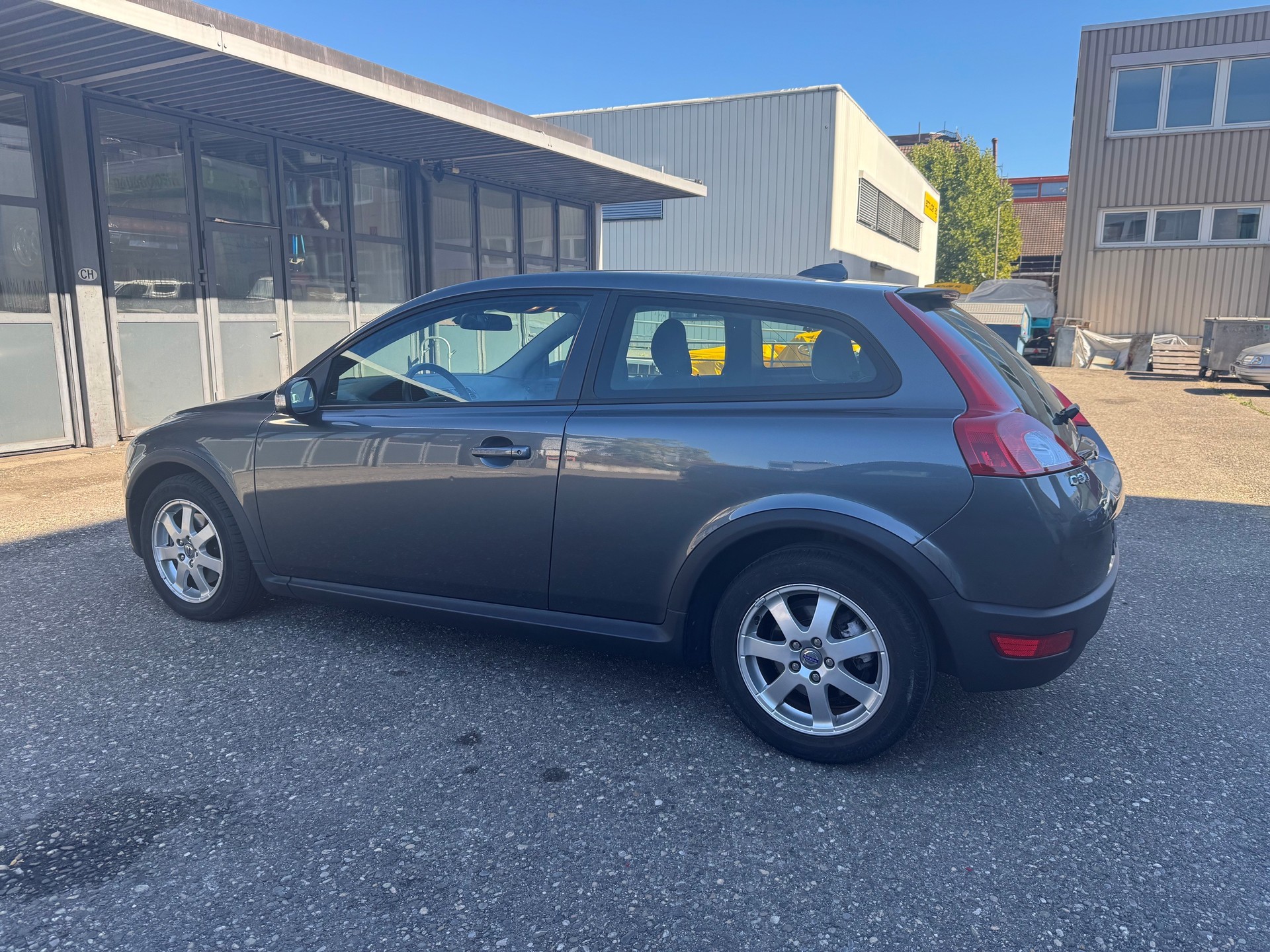 VOLVO C30 2.4I Momentum-showroom-element-1