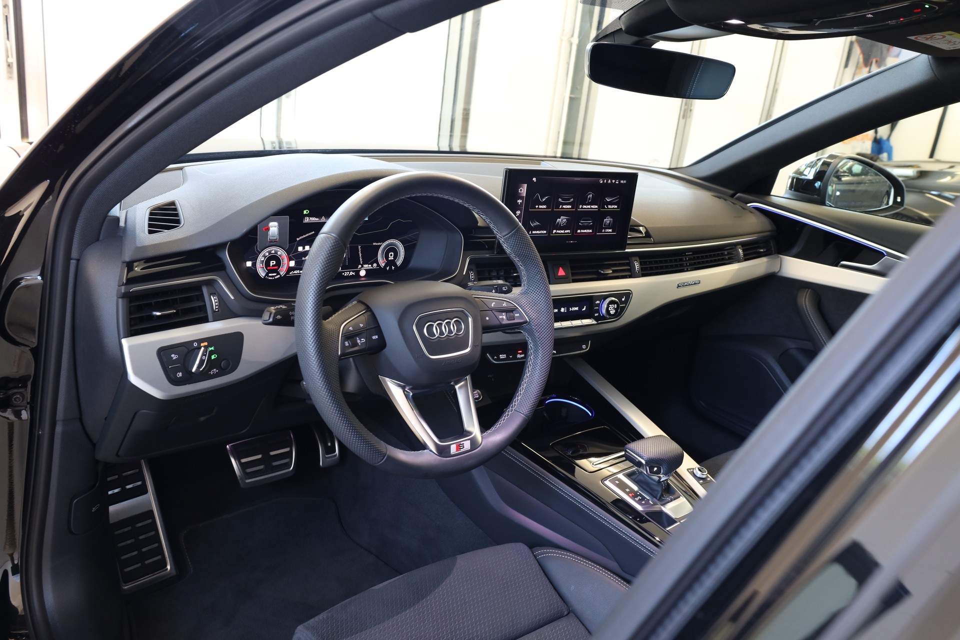 AUDI A4 Avant 45 TFSI S line S-tronic quattro-image-7