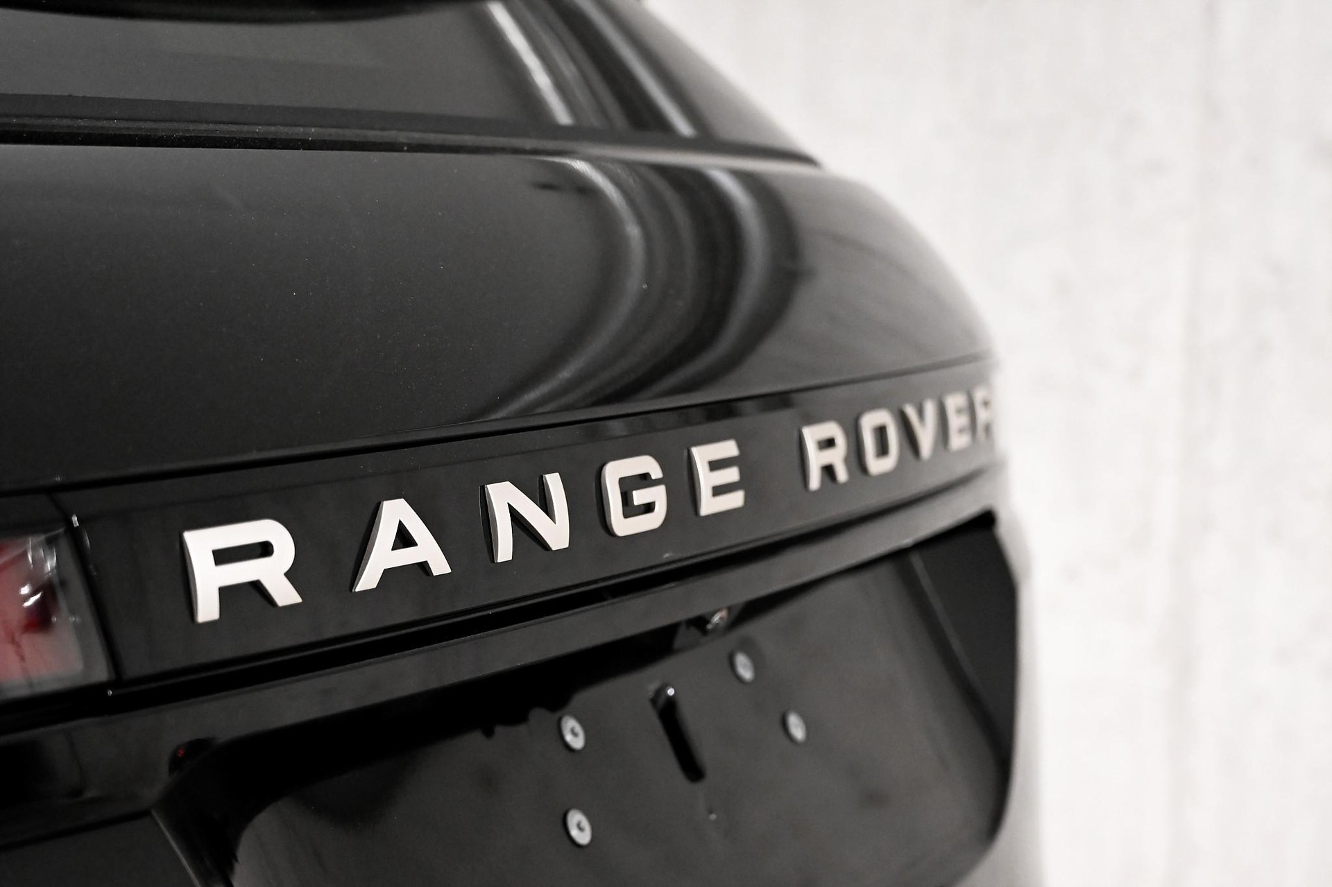 LAND ROVER Range Rover Evoque 1.5 T 270e Hoxton Edition-image-16