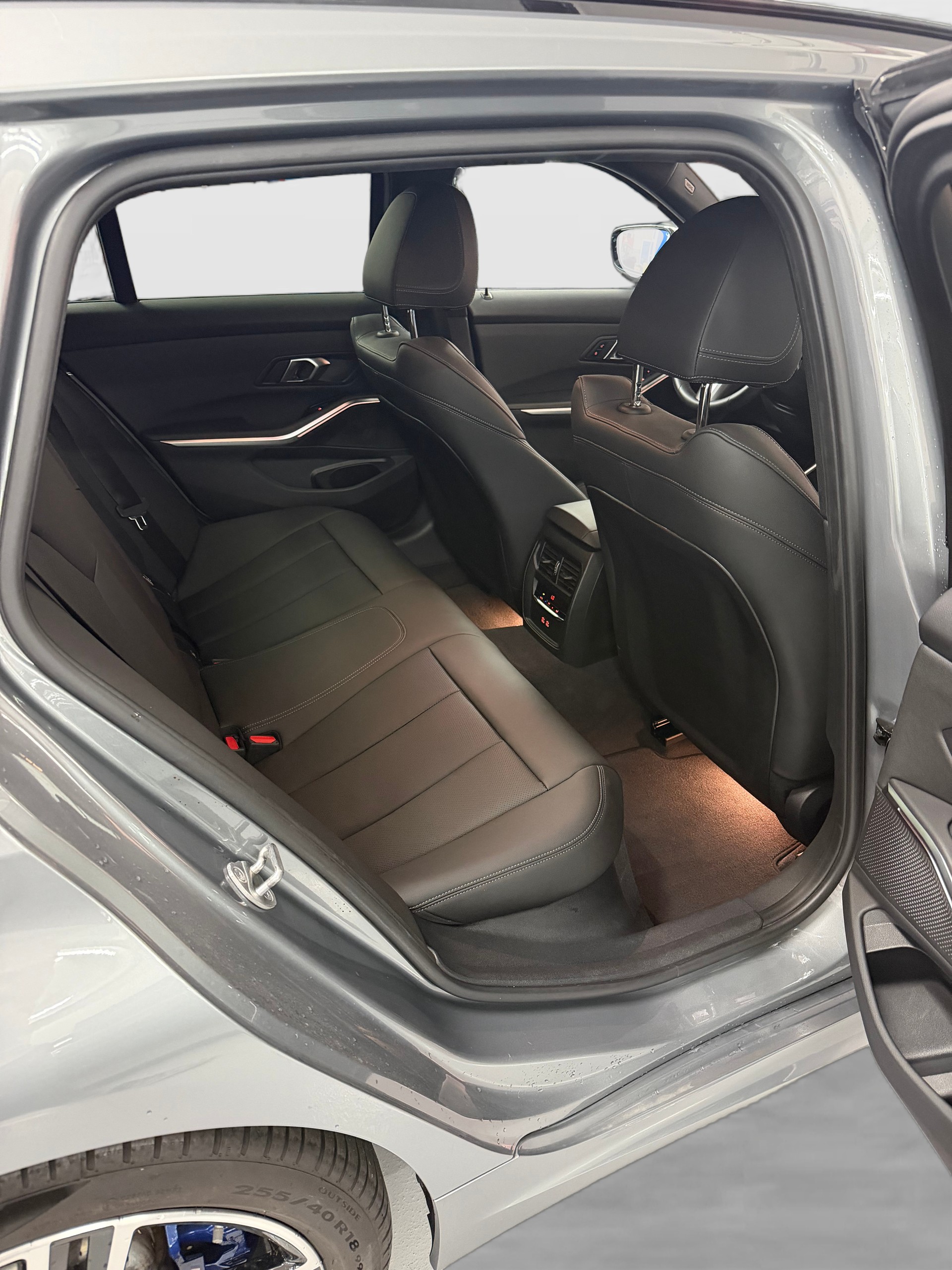 BMW 320d xDrive 48V Touring Steptronic M Sport-image-13