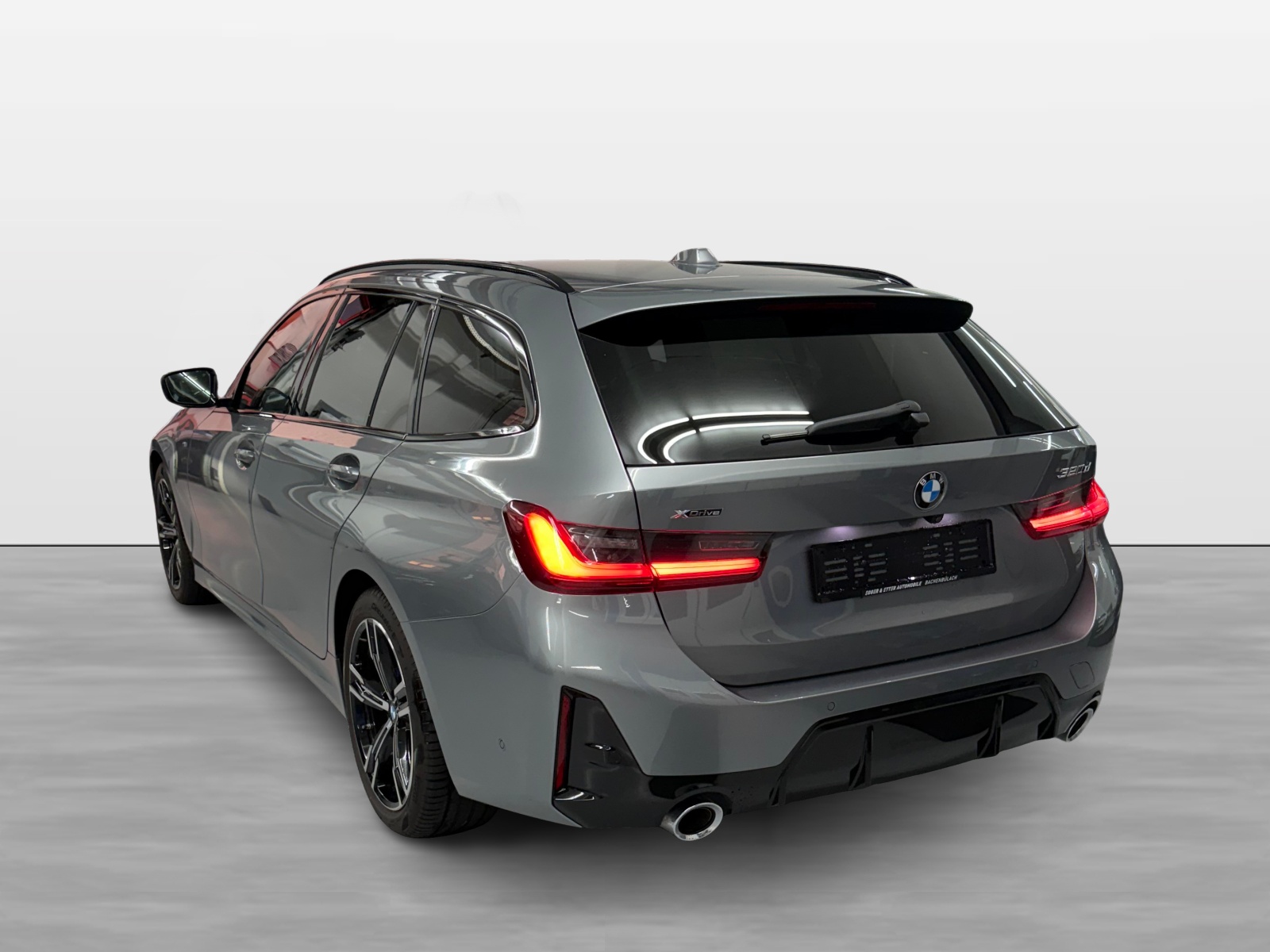 BMW 320d xDrive 48V Touring Steptronic M Sport-showroom-element-3