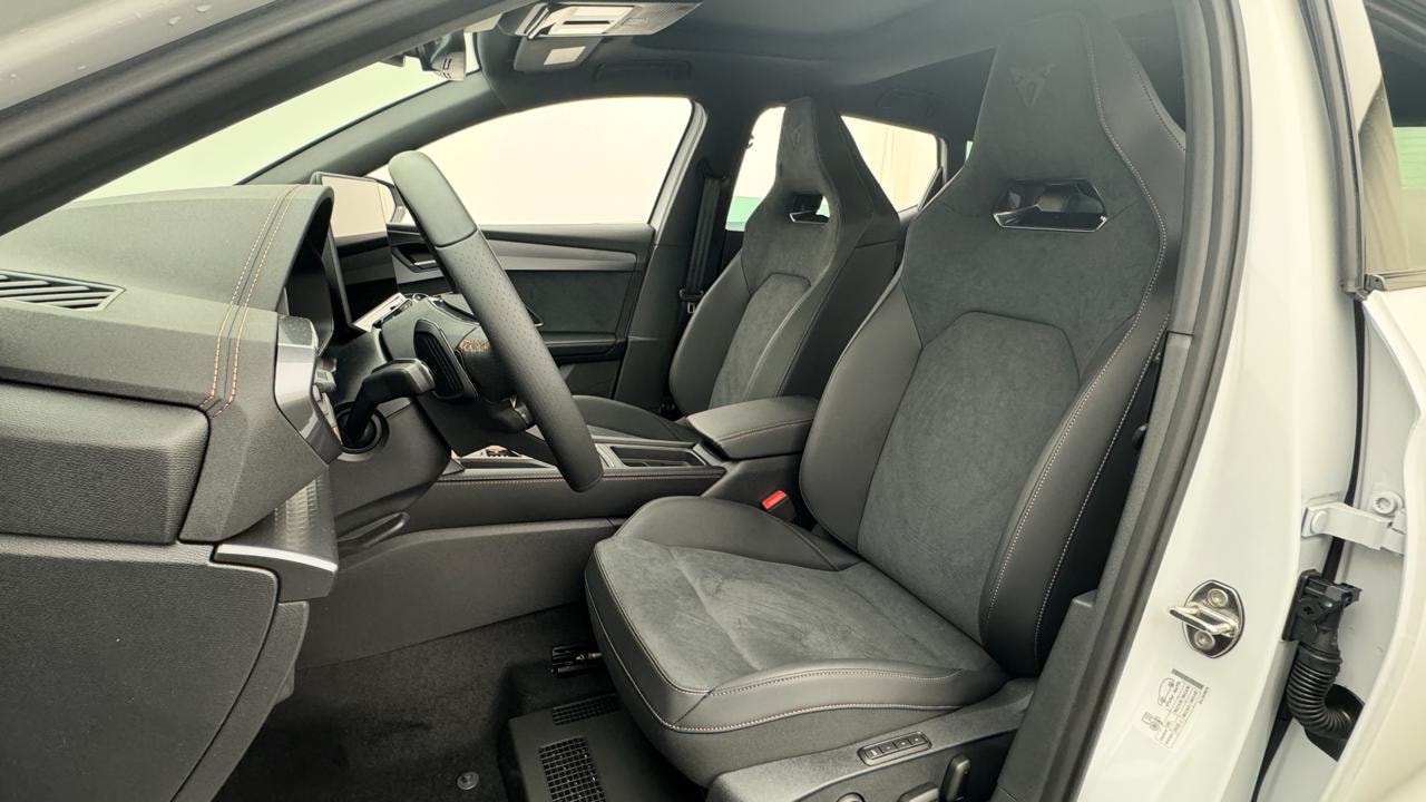 CUPRA LEON 1.5 e-HYBRID pHEV VZ Black Edition-image-4