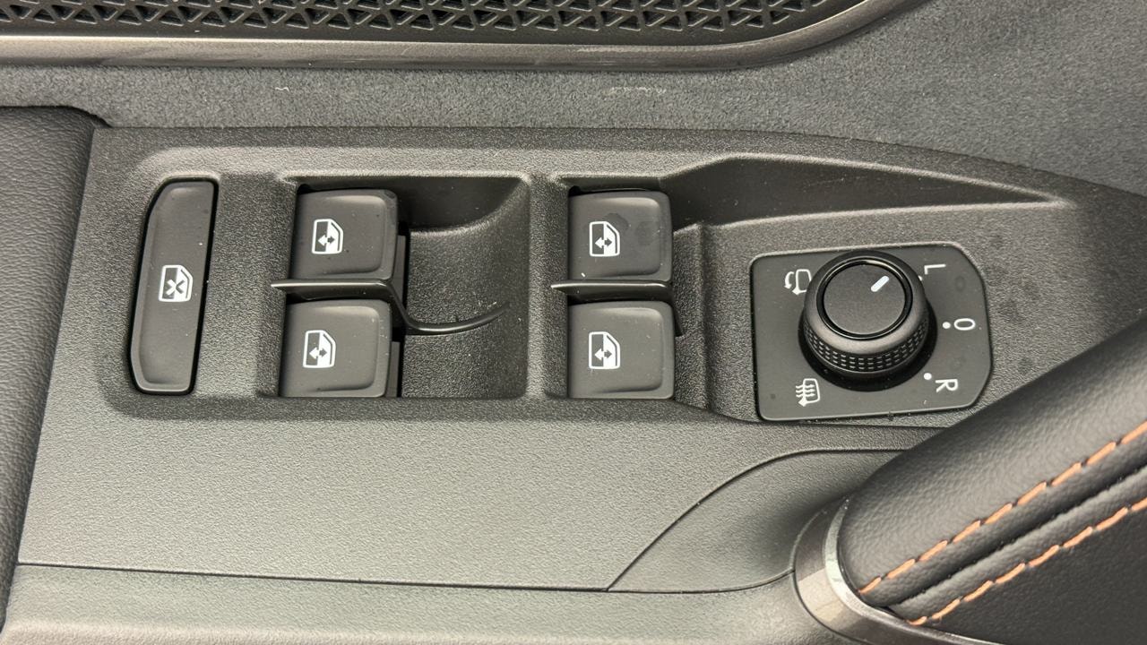 CUPRA LEON 1.5 e-HYBRID pHEV VZ Black Edition-image-8