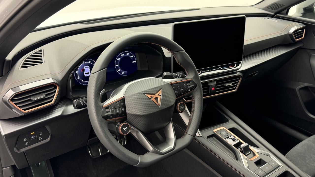 CUPRA LEON 1.5 e-HYBRID pHEV VZ Black Edition-image-6