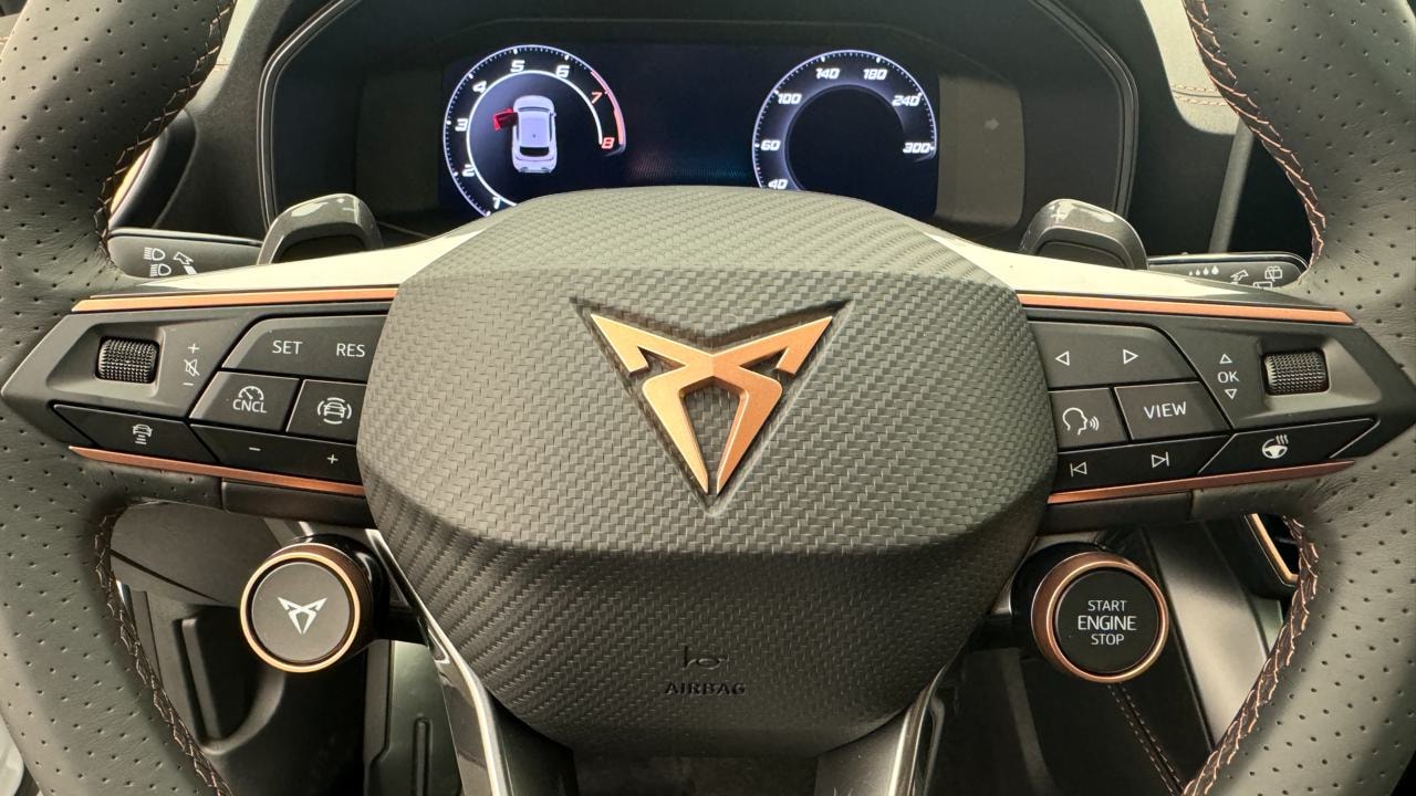 CUPRA LEON 1.5 e-HYBRID pHEV VZ Black Edition-image-9