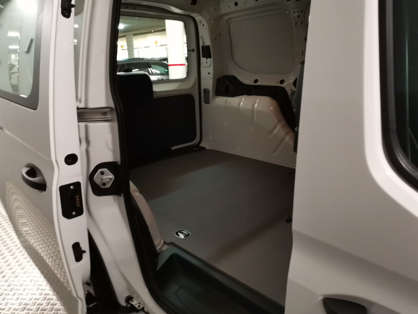VW Caddy Kaw. 2.0 TDI 102 BlueMT Entry-image-11