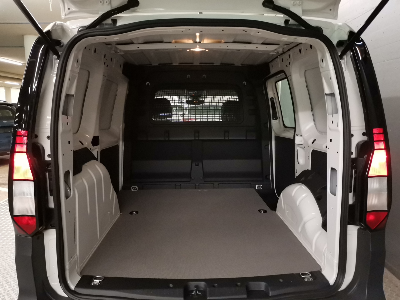 VW Caddy Kaw. 2.0 TDI 102 BlueMT Entry-image-10
