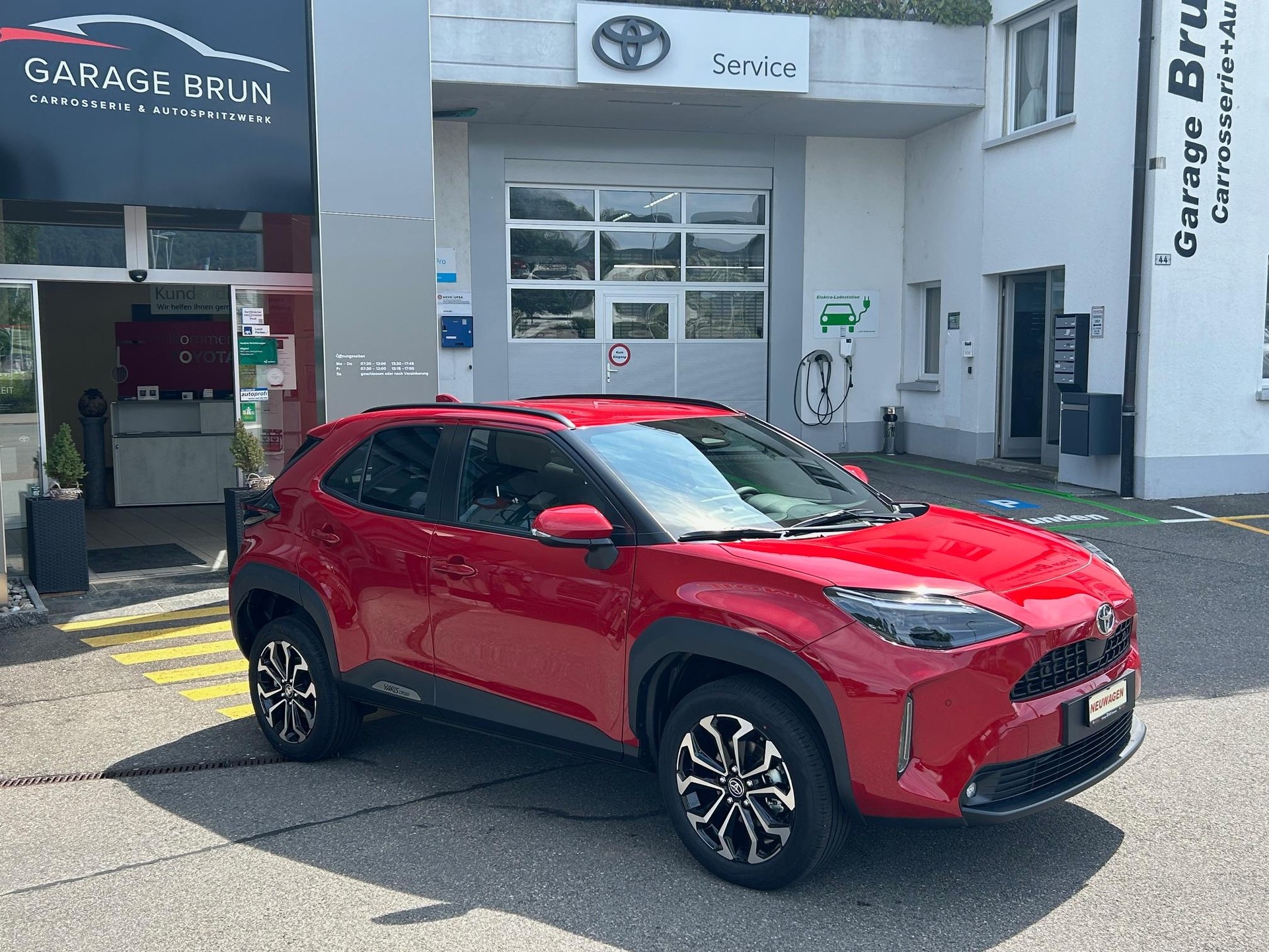 TOYOTA Yaris Cross 1.5 VVT-i HSD Trend AWD-i-image-6