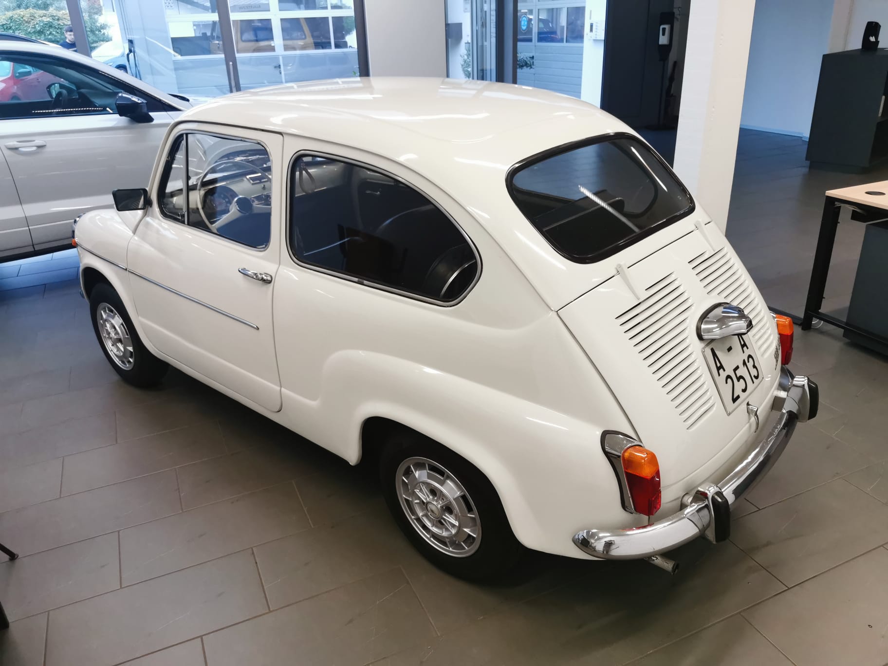 SEAT 600E-image-2