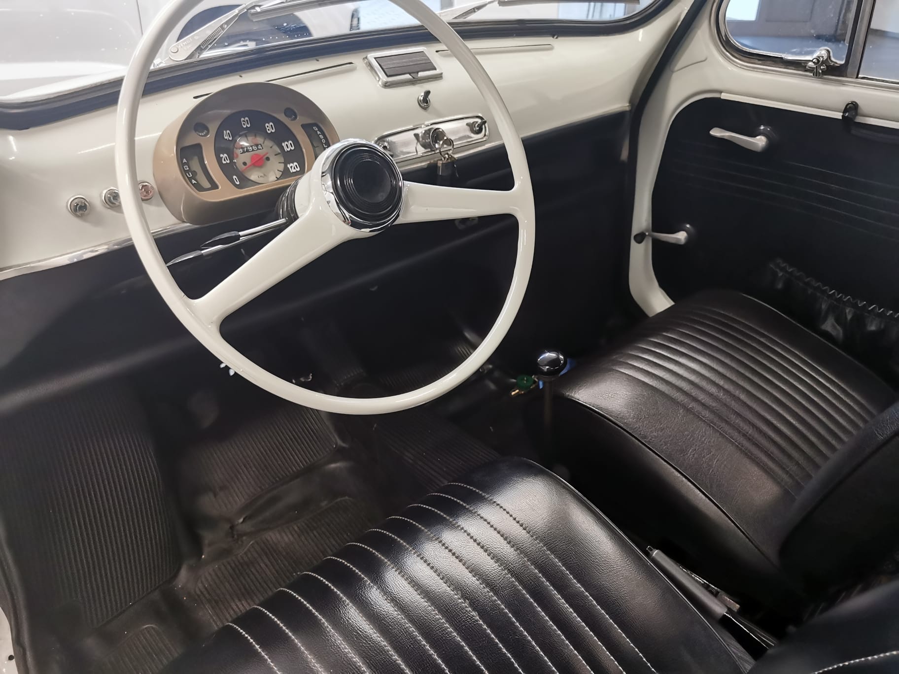 SEAT 600E-image-5