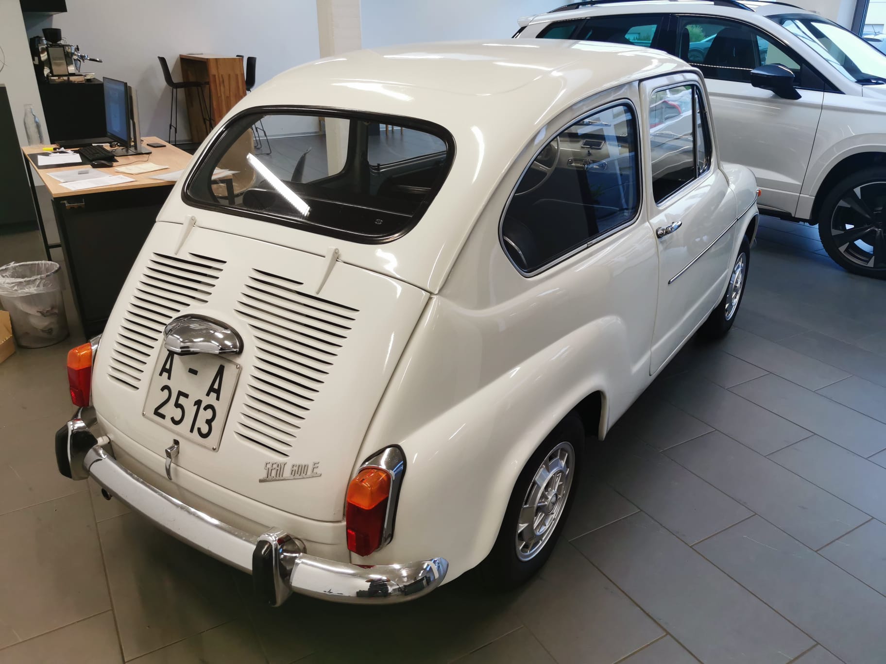 SEAT 600E-image-3