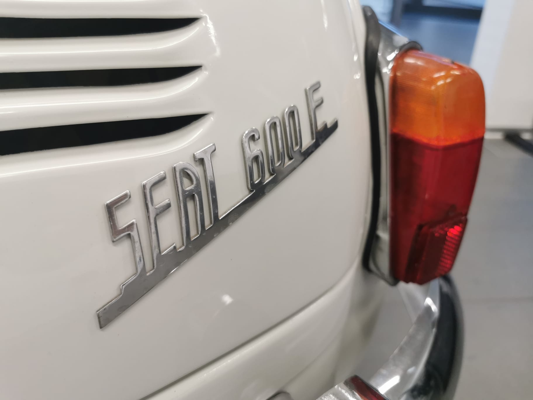 SEAT 600E-image-9