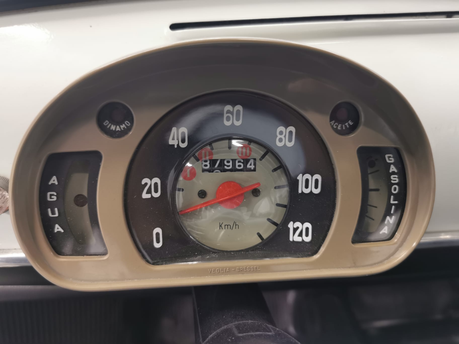 SEAT 600E-image-7