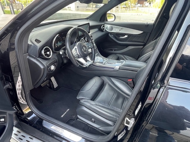 MERCEDES-BENZ GLC 63 AMG 4Matic 9G-Tronic-image-13