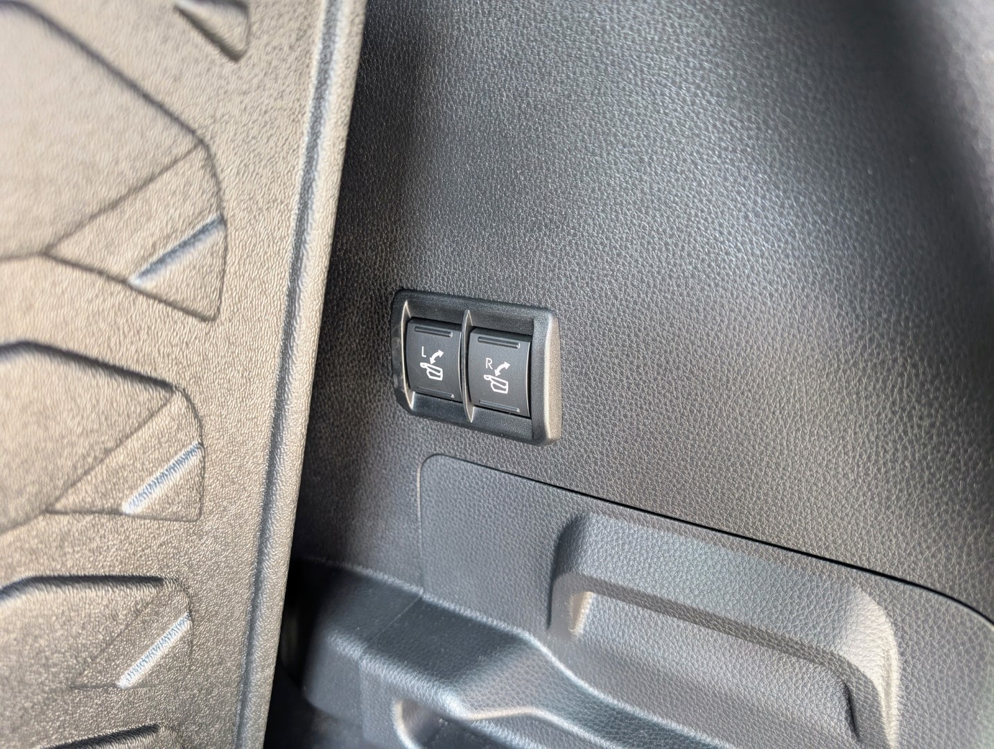 TOYOTA SEQUOIA Platinum Hybrid 4WD 2025-image-12