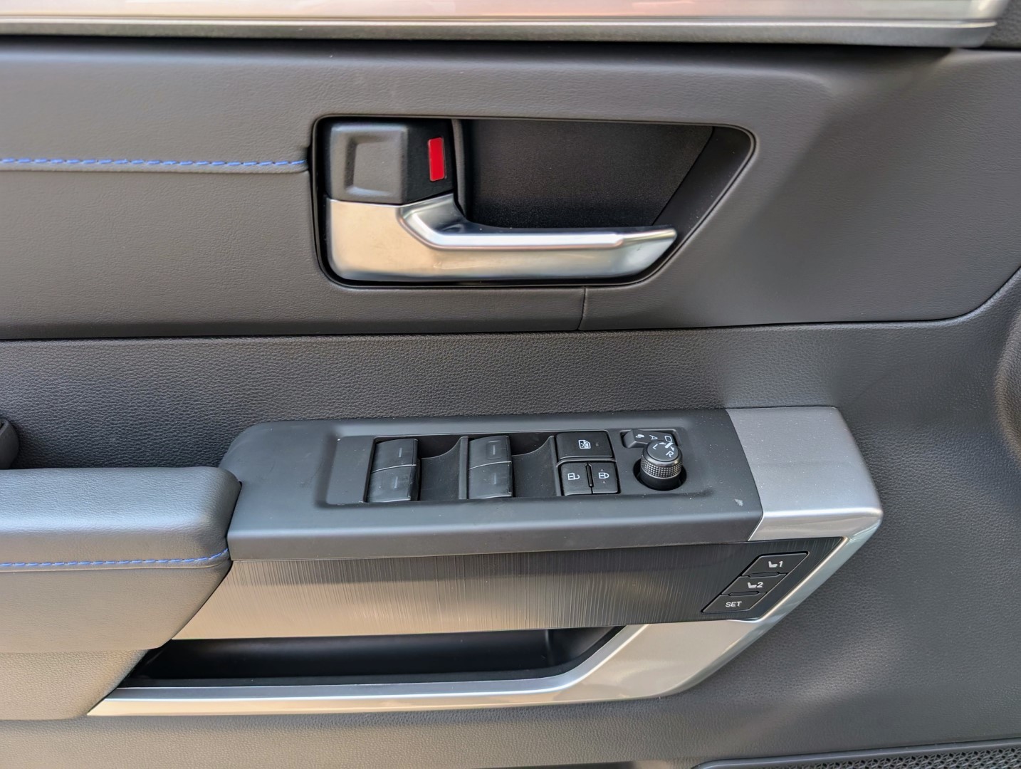 TOYOTA SEQUOIA Platinum Hybrid 4WD 2025-image-5