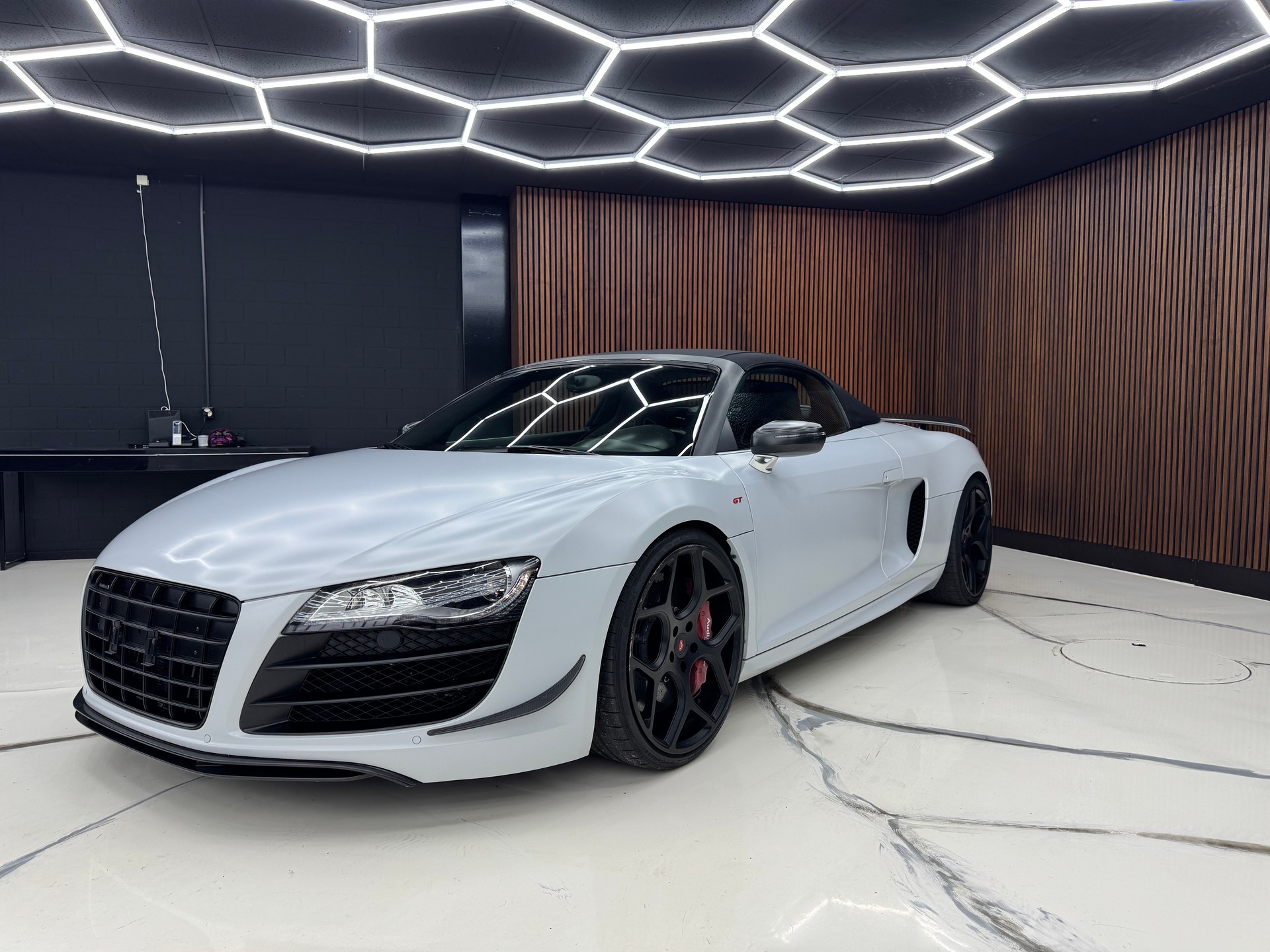 AUDI R8 Quattro GT Spyder-image-5