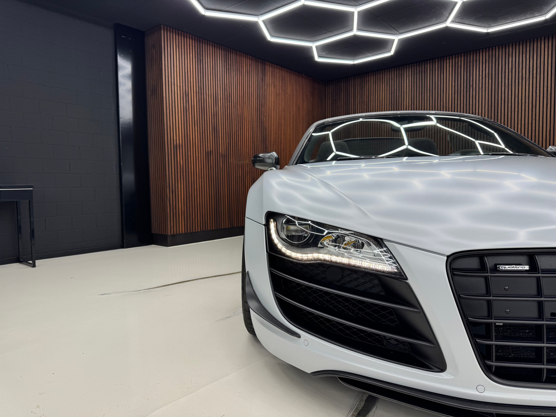 AUDI R8 Quattro GT Spyder-image-1