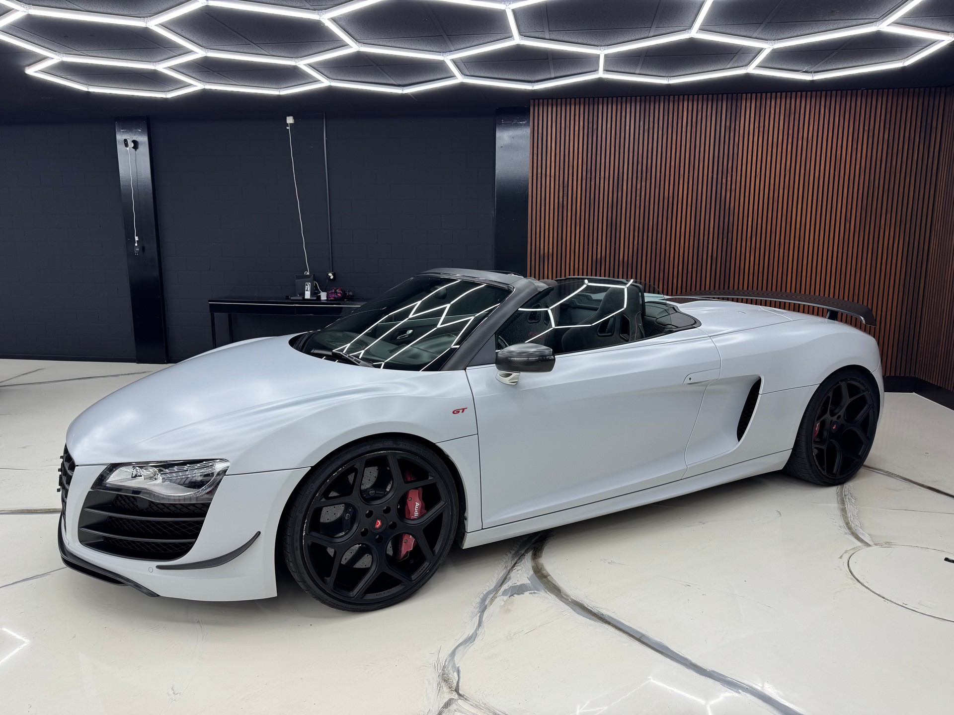 AUDI R8 Quattro GT Spyder-image-4
