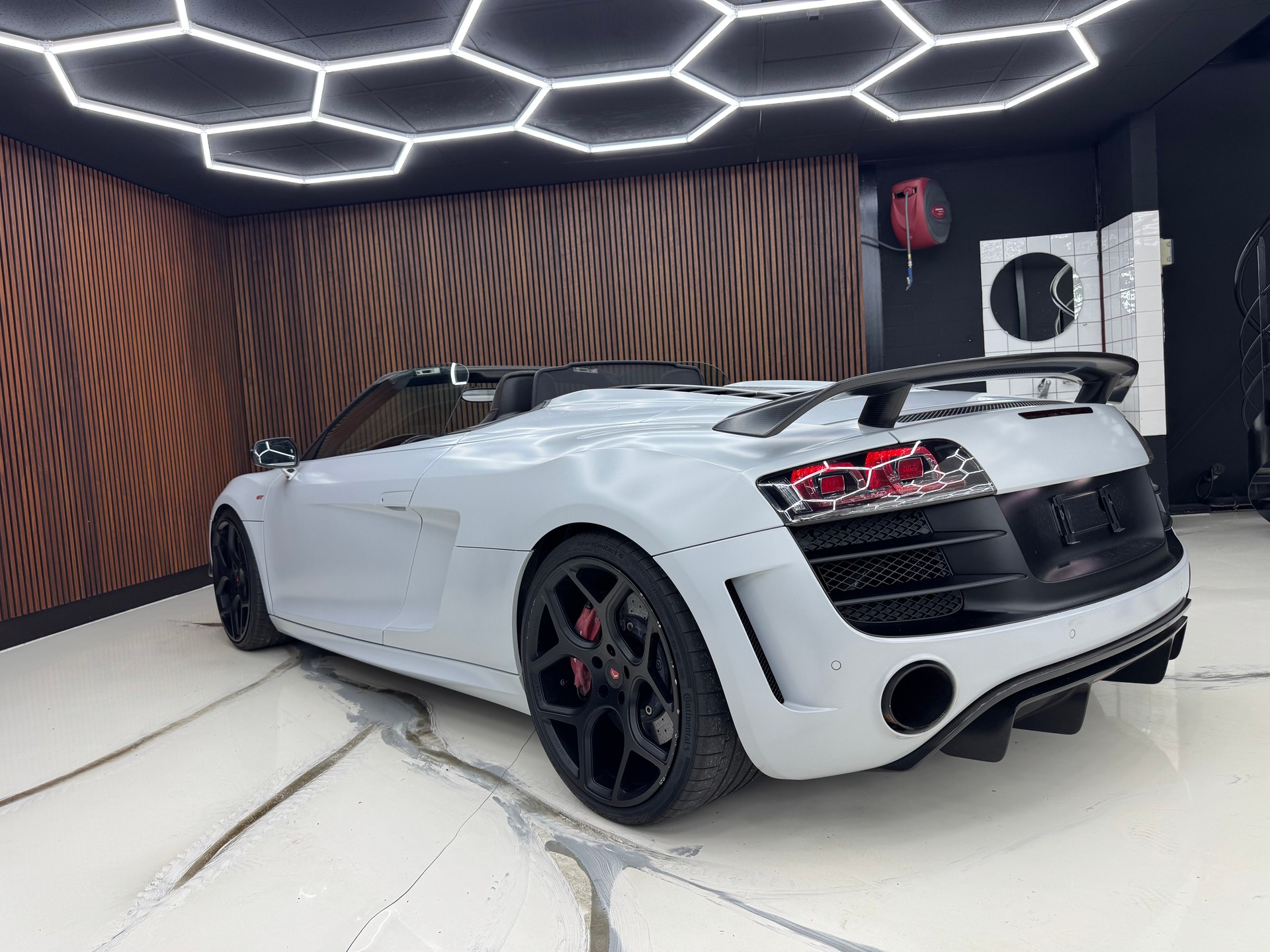 AUDI R8 Quattro GT Spyder-image-10